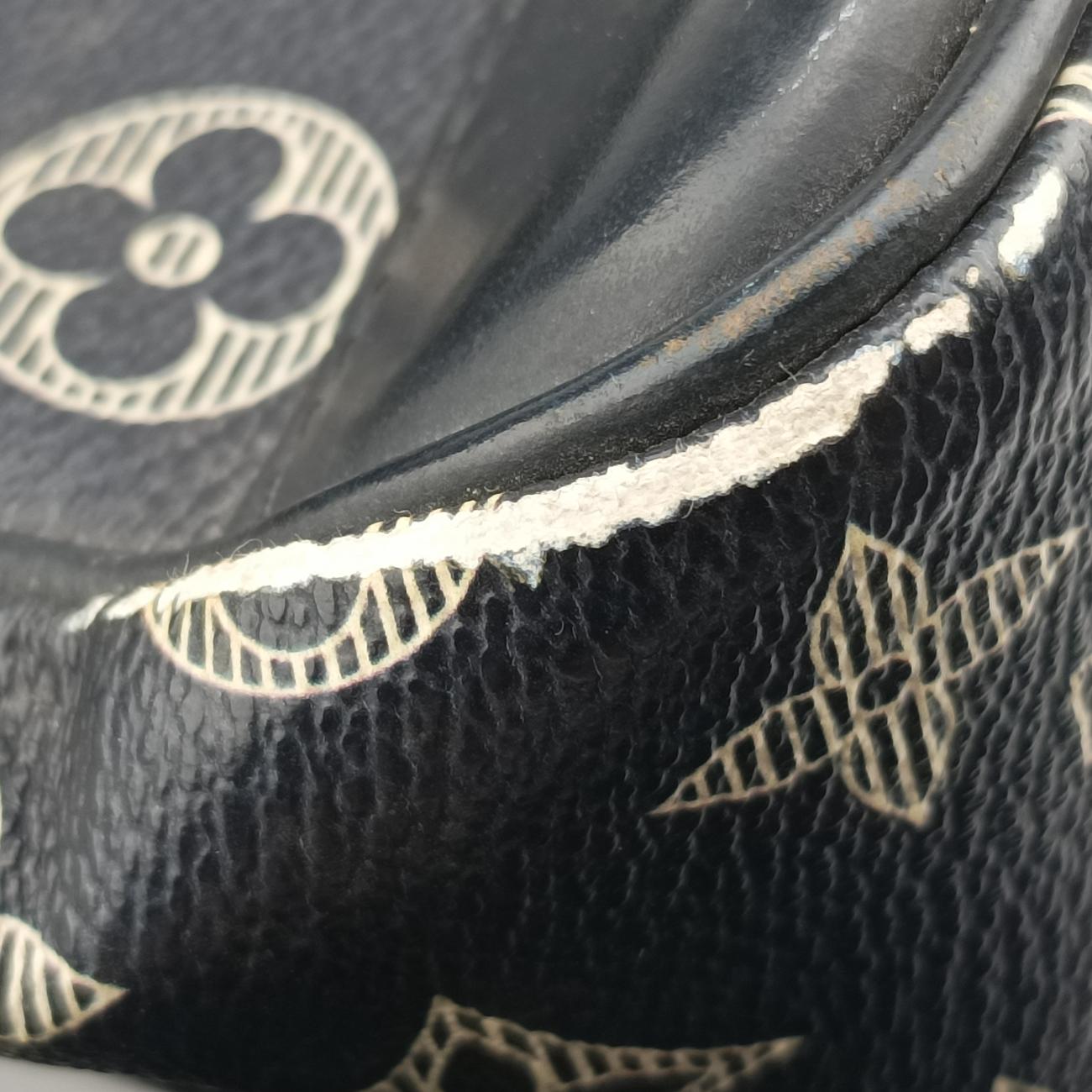 Pre-owned Louis Vuitton Messenger PM navy Monogram Savane M54248 shoulderbag | stylenewstar