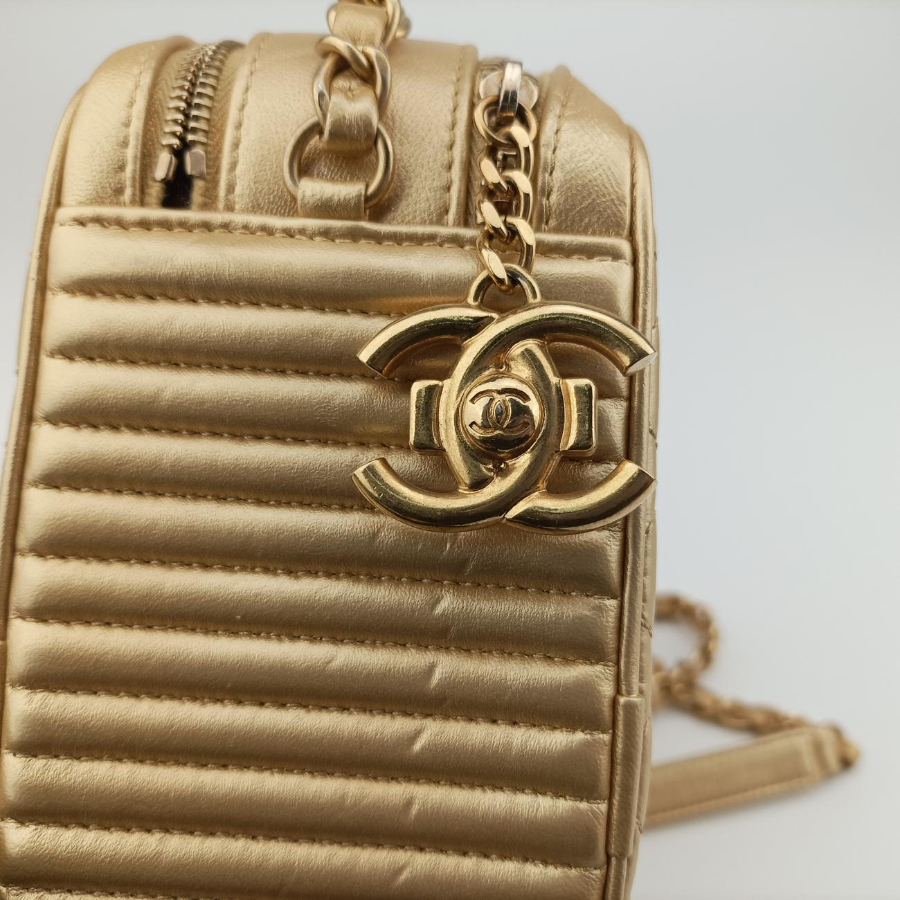 Pre-owned Chanel Coco Boy Camera Case Golden lambskin A92655 shoulderbag | stylenewstar