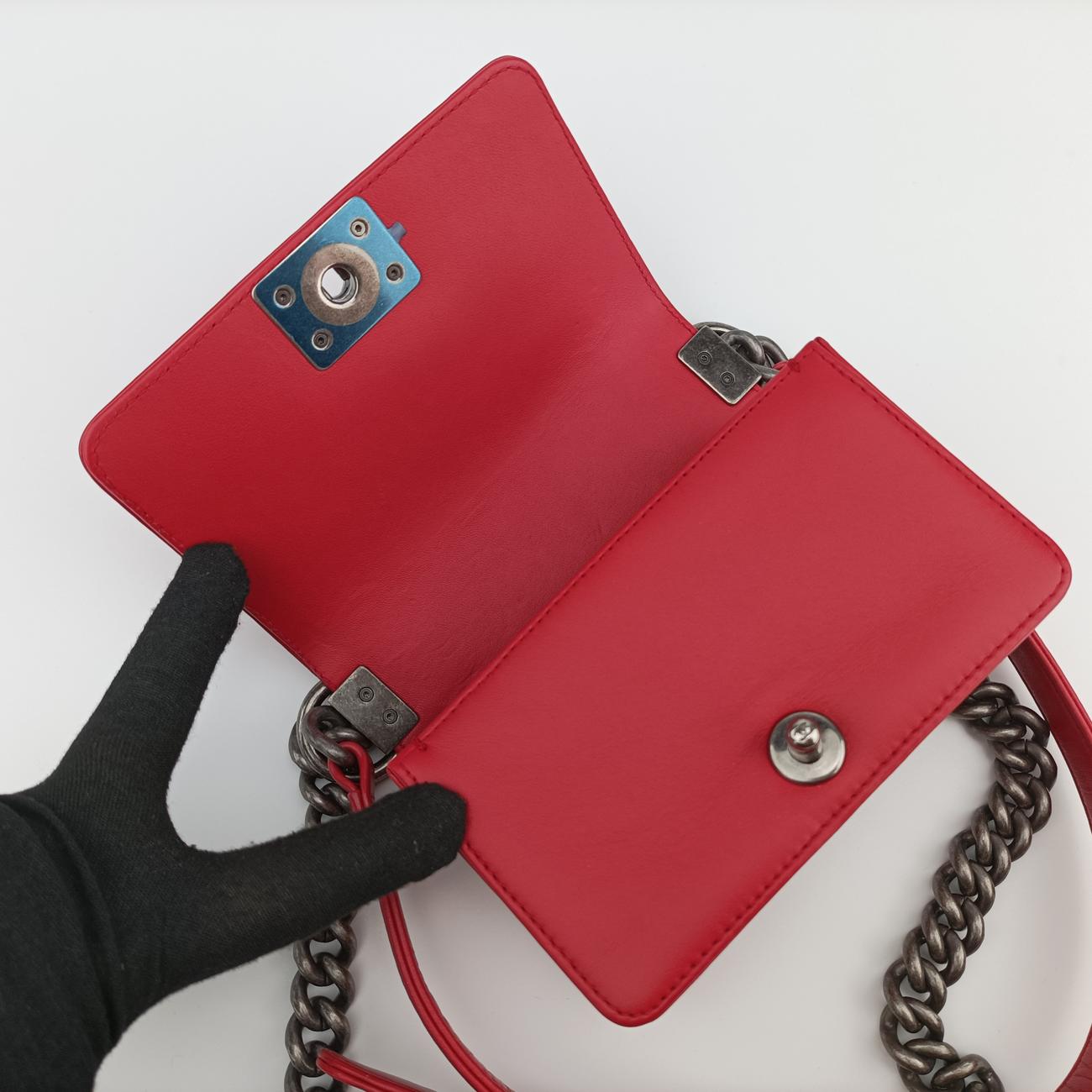 Vintage Chanel BOY CHANEL Red lambskin×Garrusha A66230 shoulderbag | stylenewstar