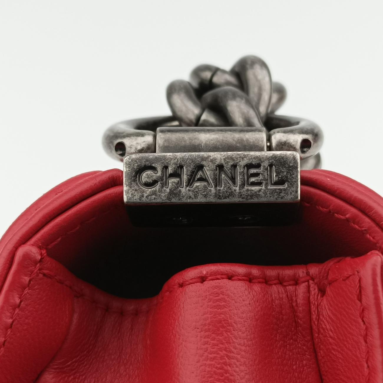 Vintage Chanel BOY CHANEL Red lambskin×Garrusha A66230 shoulderbag | stylenewstar
