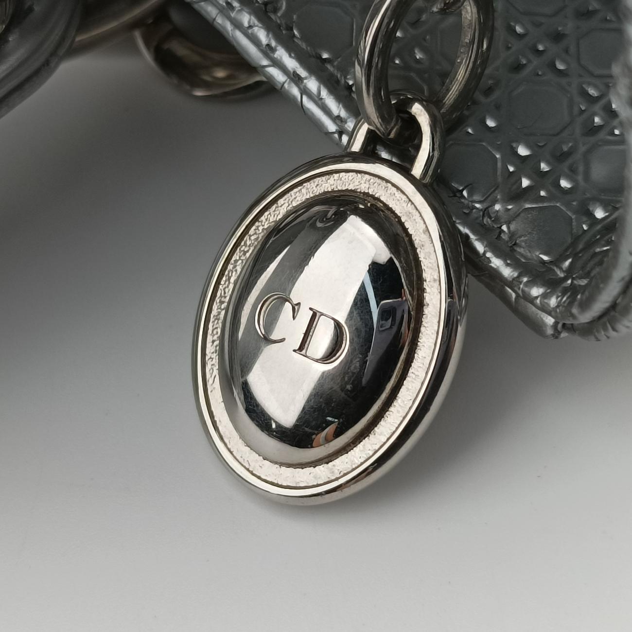 Secondhand Christian Dior Lady Dior Silver Patent Leather  shoulderbag | stylenewstar