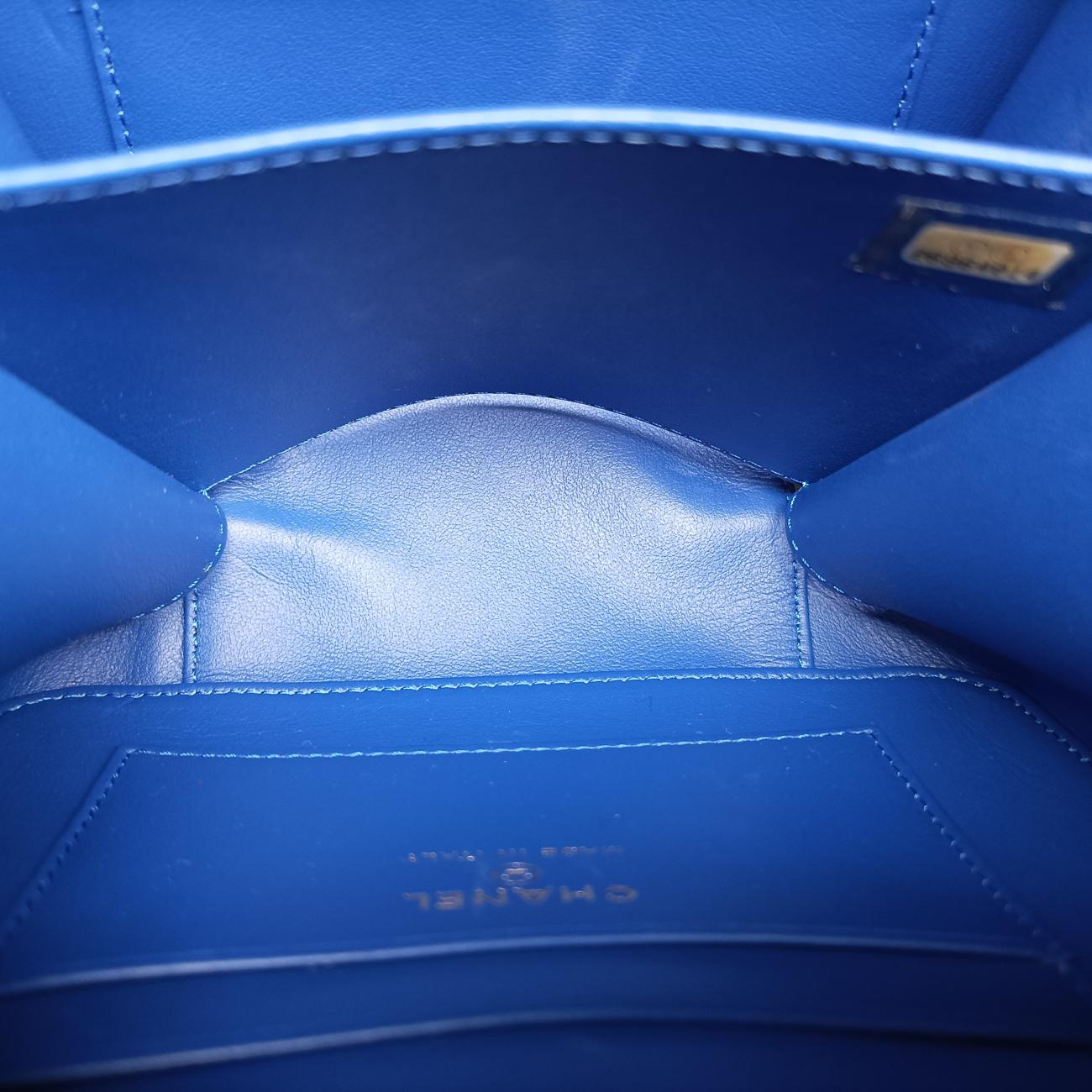 Pre-owned Chanel Filigree Vanity Case Top Handle Red x Blue x White Caviar Skin A84452 shoulderbag | stylenewstar