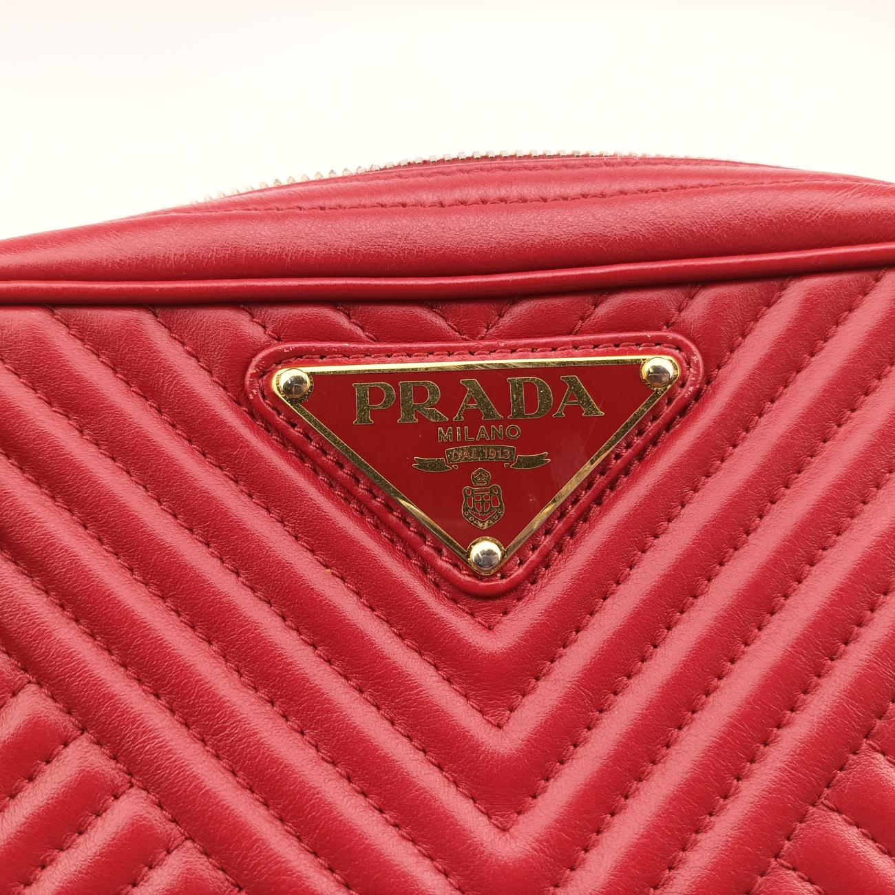 Pre-owned Prada Impunture Diagramme Red leather 1BH102 shoulderbag | stylenewstar