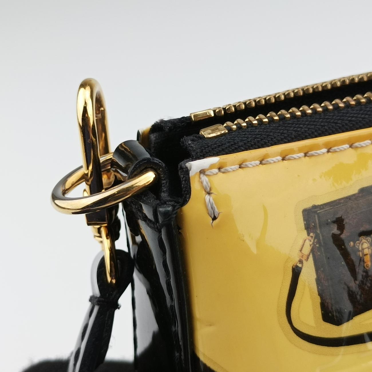 Pre-owned Louis Vuitton Pochette Accessoires Sticker White×multi Vernis M90928 handbag | stylenewstar