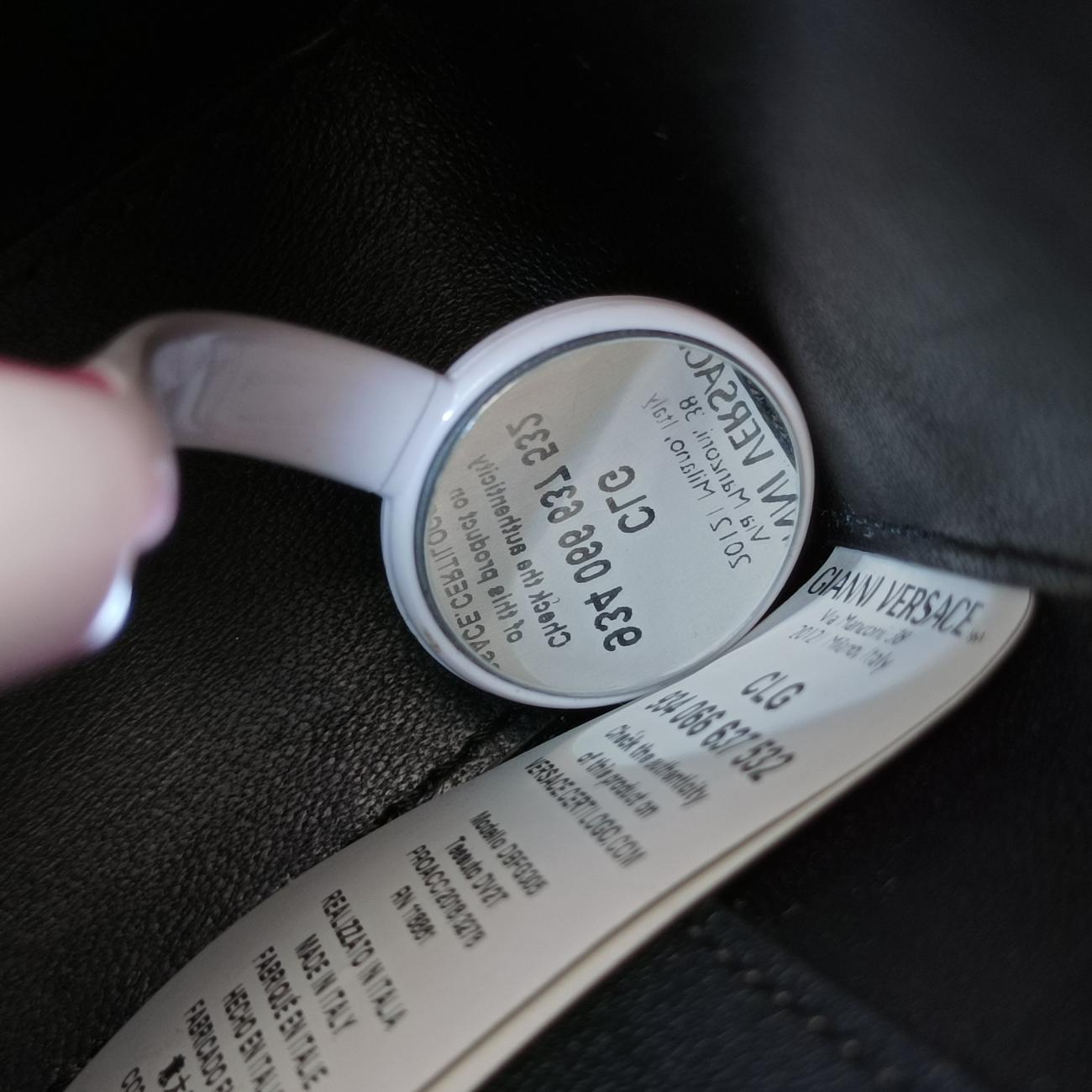 Pre-owned VERSACE Medusa Black Leather  shoulderbag | stylenewstar