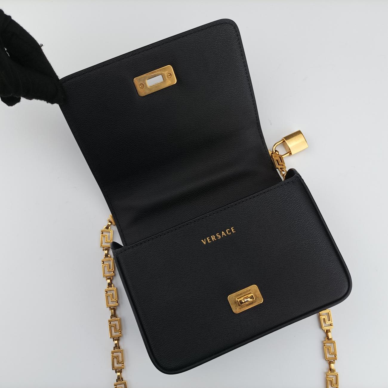 Pre-owned VERSACE Medusa Black Leather  shoulderbag | stylenewstar