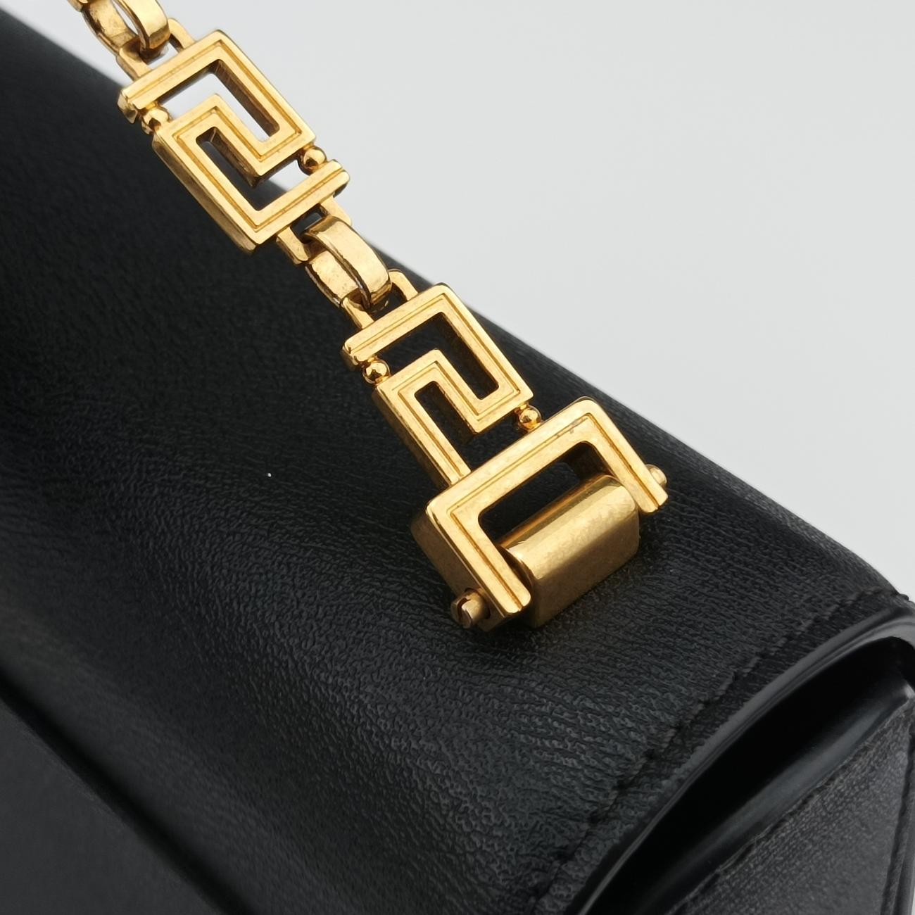 Pre-owned VERSACE Medusa Black Leather  shoulderbag | stylenewstar