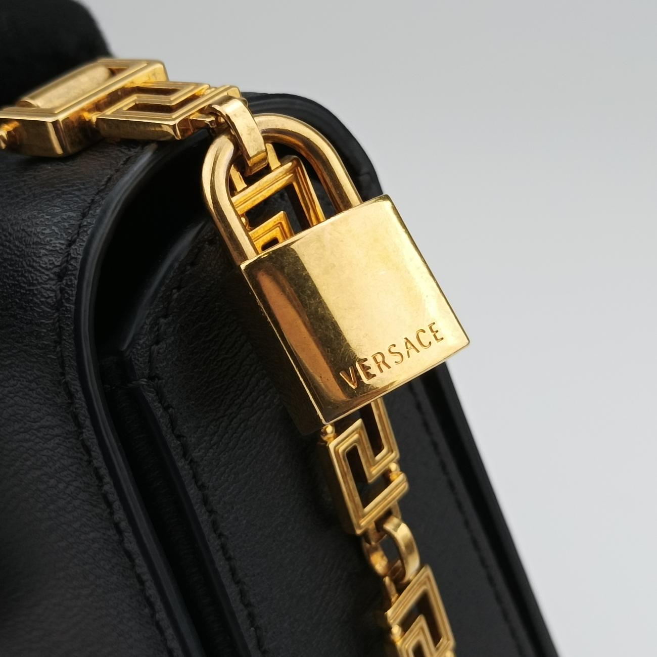 Pre-owned VERSACE Medusa Black Leather  shoulderbag | stylenewstar