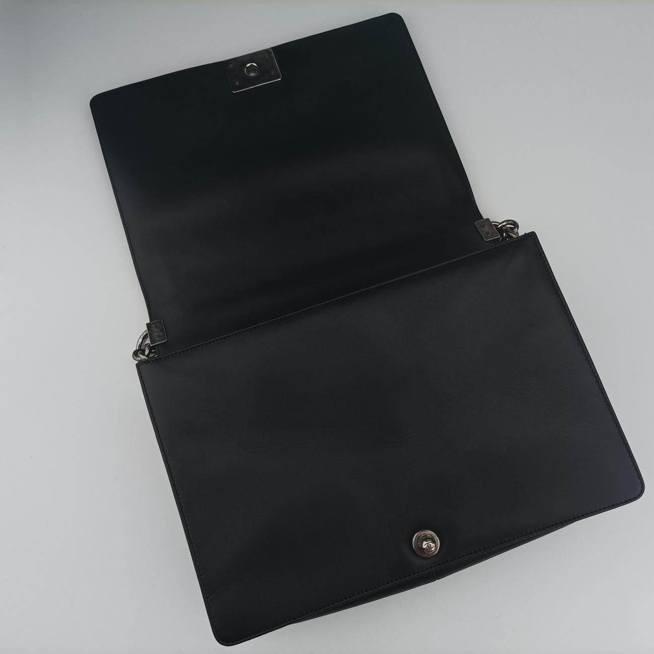 Vintage Chanel BOY CHANEL Black lambskin A67087 shoulderbag | stylenewstar