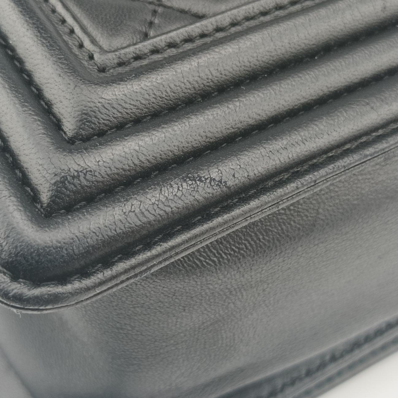 Vintage Chanel BOY CHANEL Black lambskin A67087 shoulderbag | stylenewstar