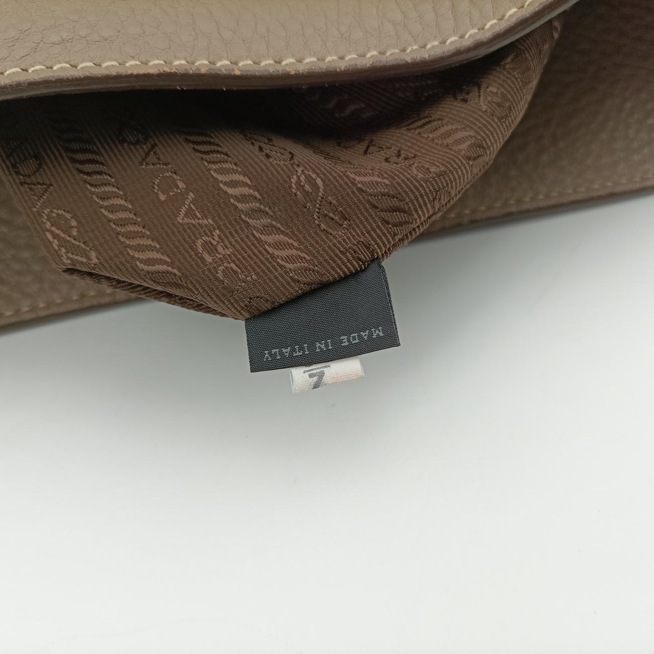 Pre-owned Prada OUTLET Beige Leather BR4393 handbag | stylenewstar