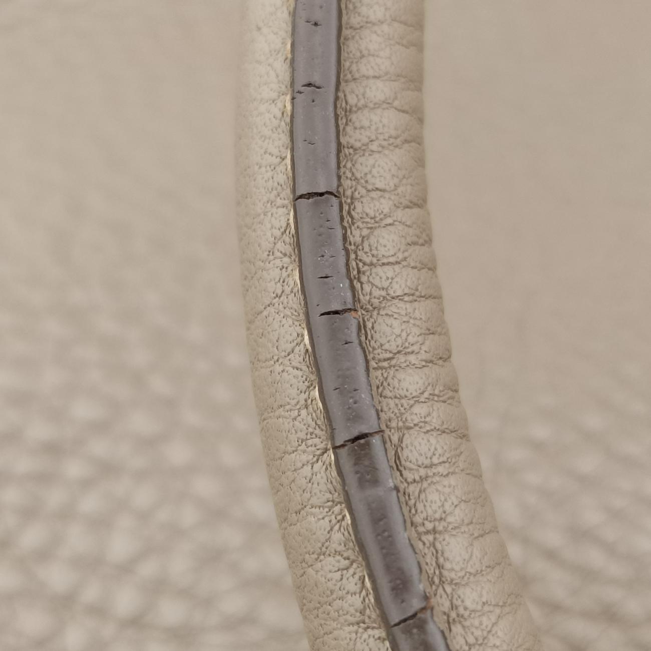 Pre-owned Prada OUTLET Beige Leather BR4393 handbag | stylenewstar