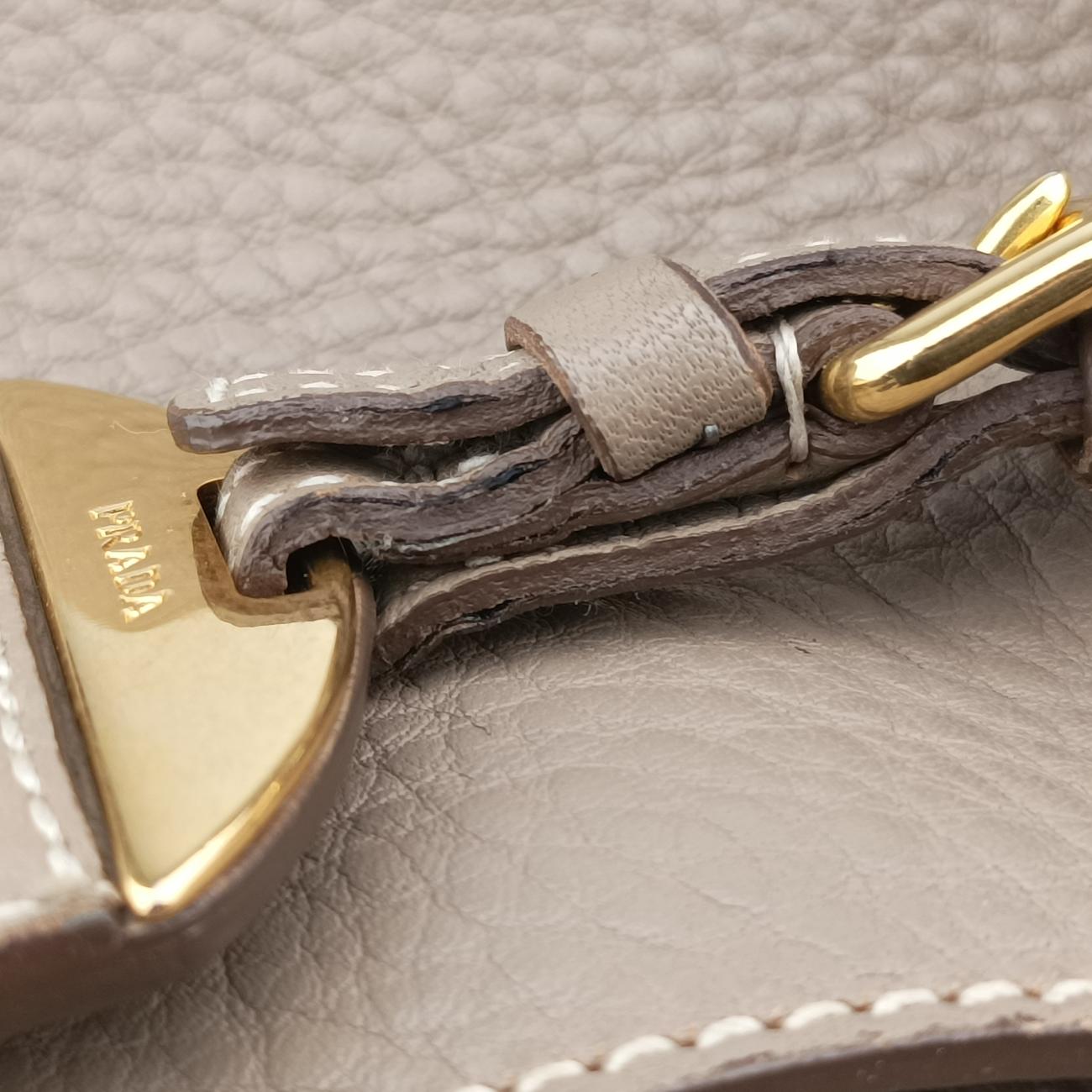 Pre-owned Prada OUTLET Beige Leather BR4393 handbag | stylenewstar