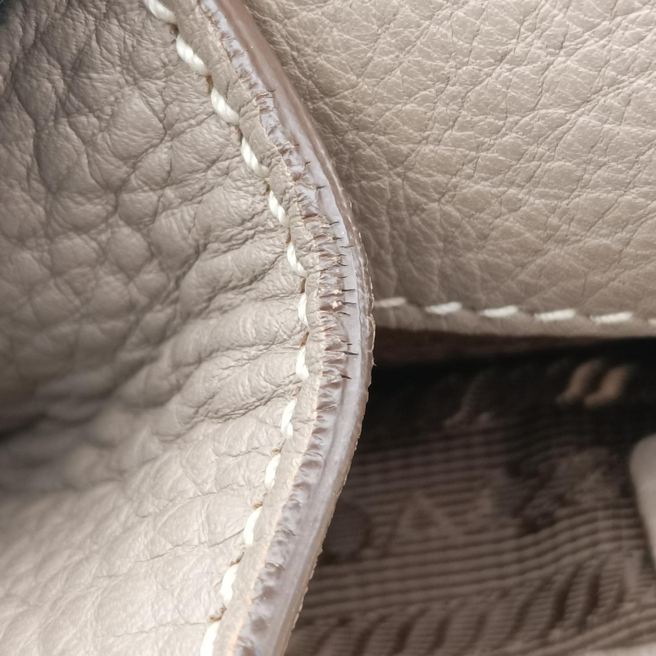 Pre-owned Prada OUTLET Beige Leather BR4393 handbag | stylenewstar