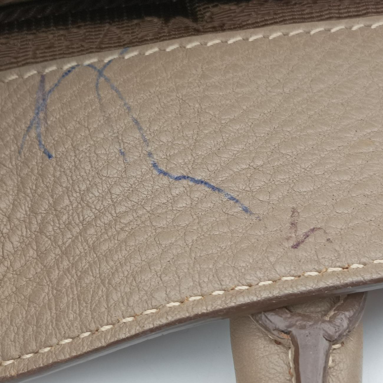 Pre-owned Prada OUTLET Beige Leather BR4393 handbag | stylenewstar