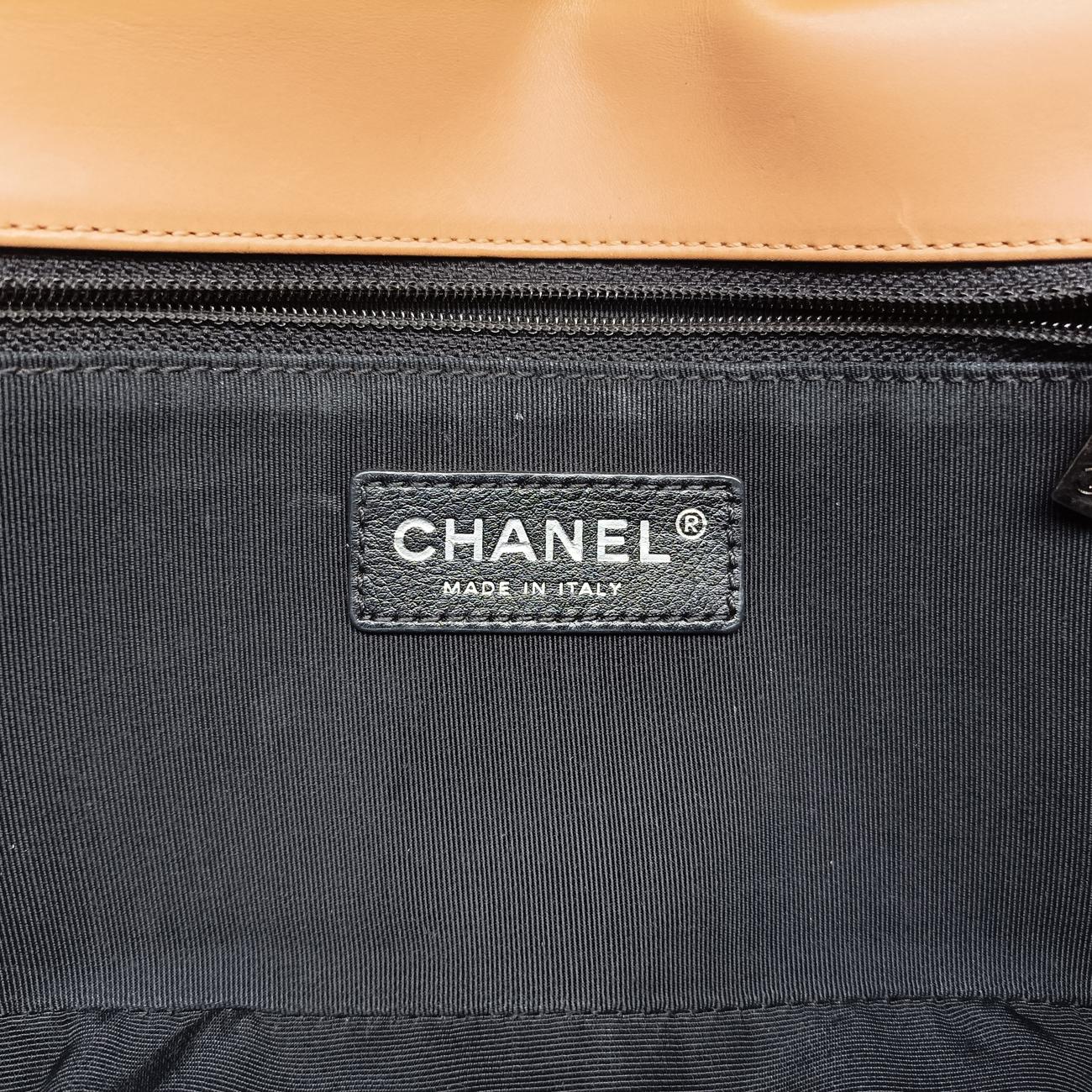 Pre-owned Chanel BOY CHANEL Beige Leather A66713 shoulderbag | stylenewstar