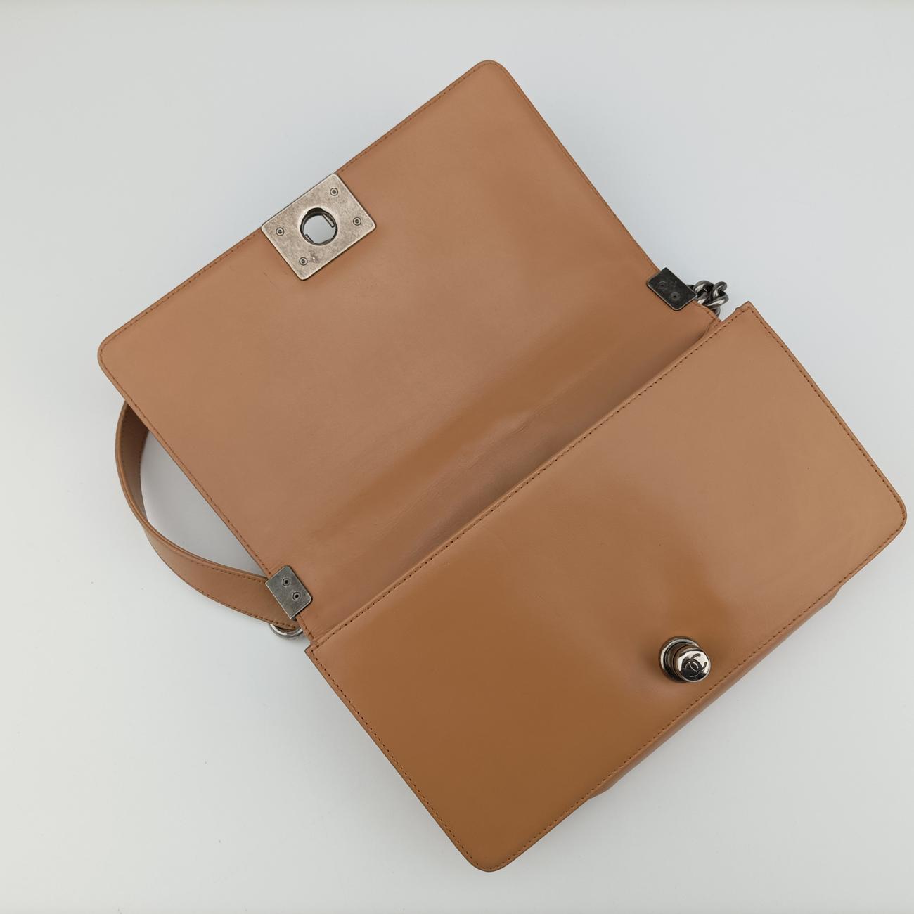 Pre-owned Chanel BOY CHANEL Beige Leather A66713 shoulderbag | stylenewstar