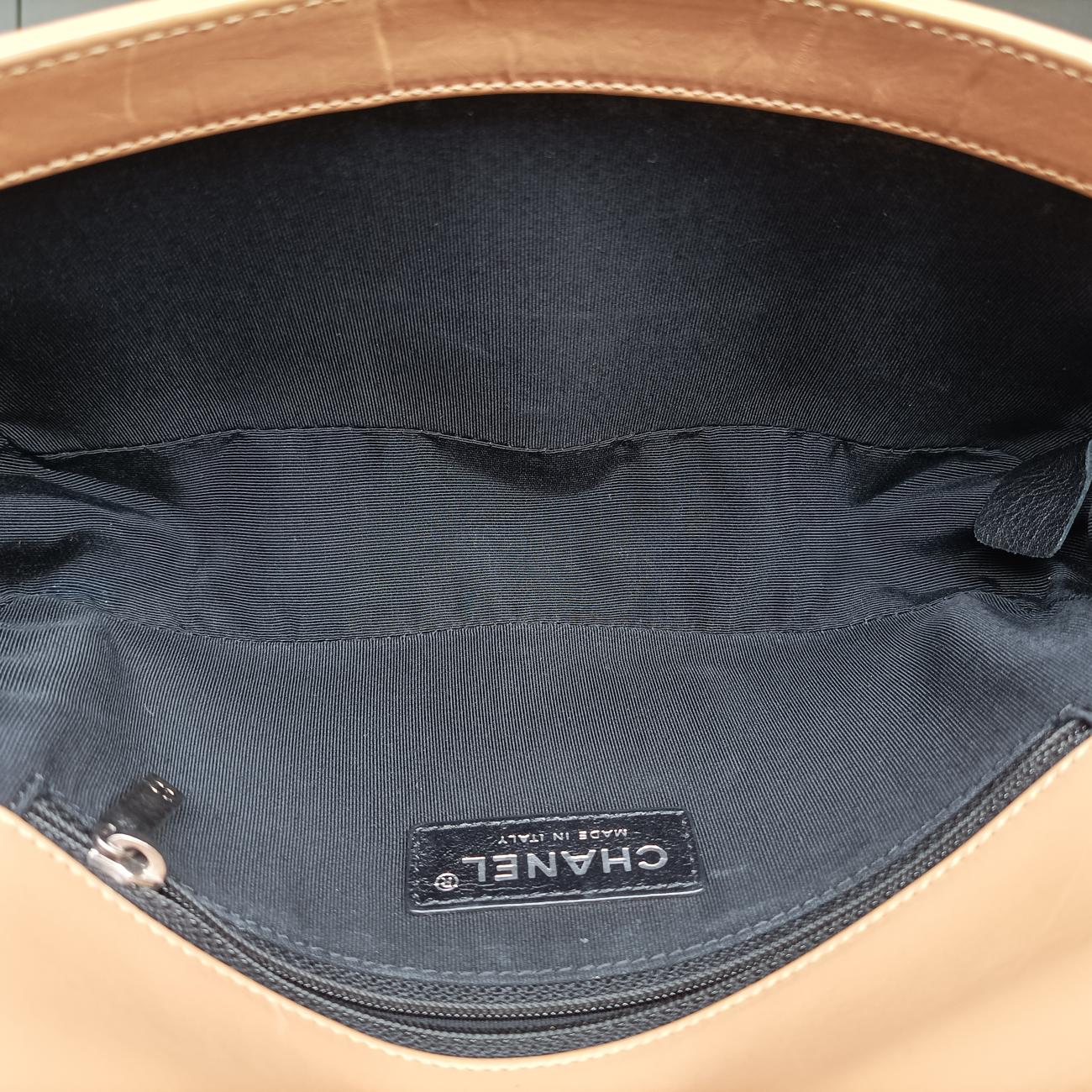 Pre-owned Chanel BOY CHANEL Beige Leather A66713 shoulderbag | stylenewstar