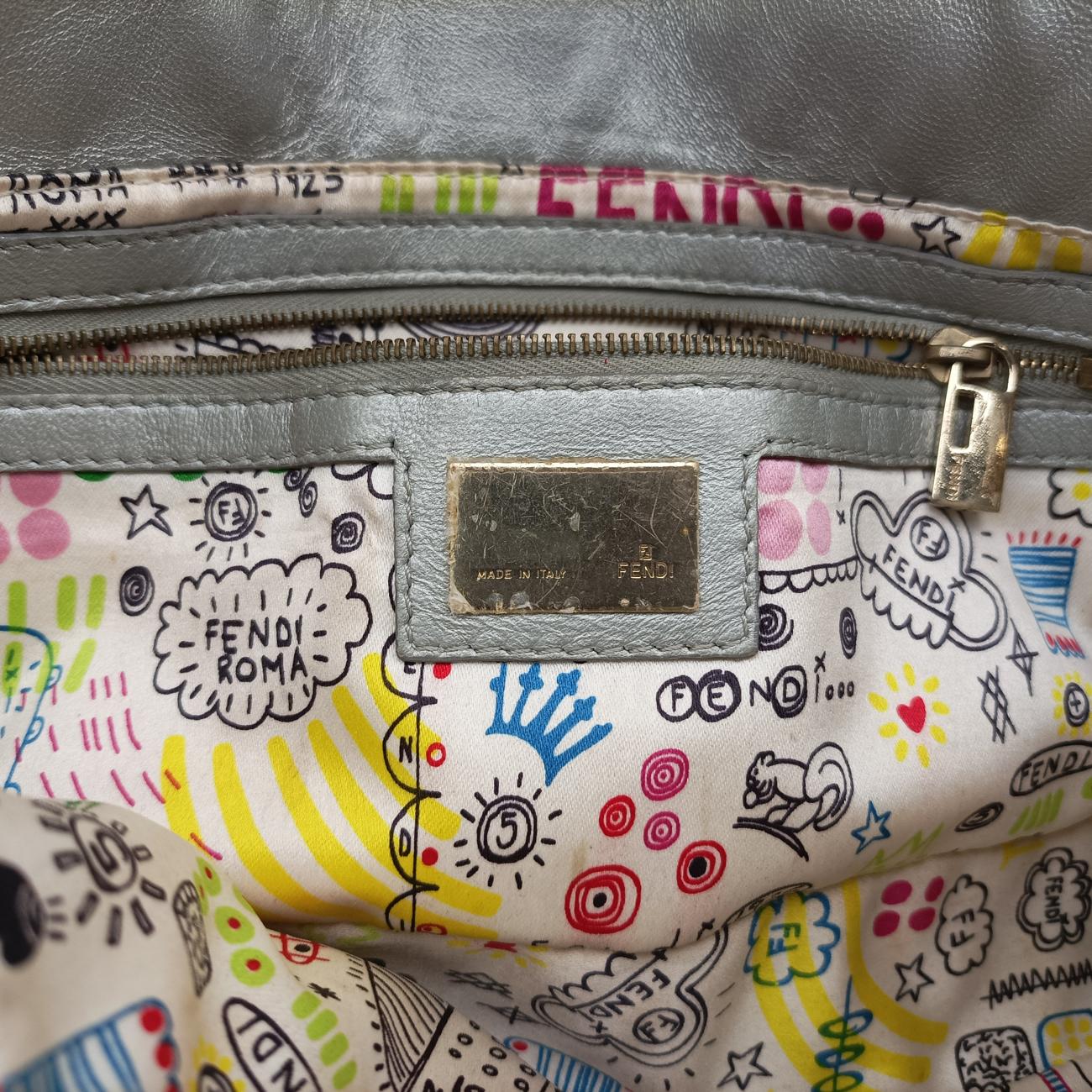 Pre-owned Fendi BAGUETTE Silver Leather 8BR600 shoulderbag | stylenewstar