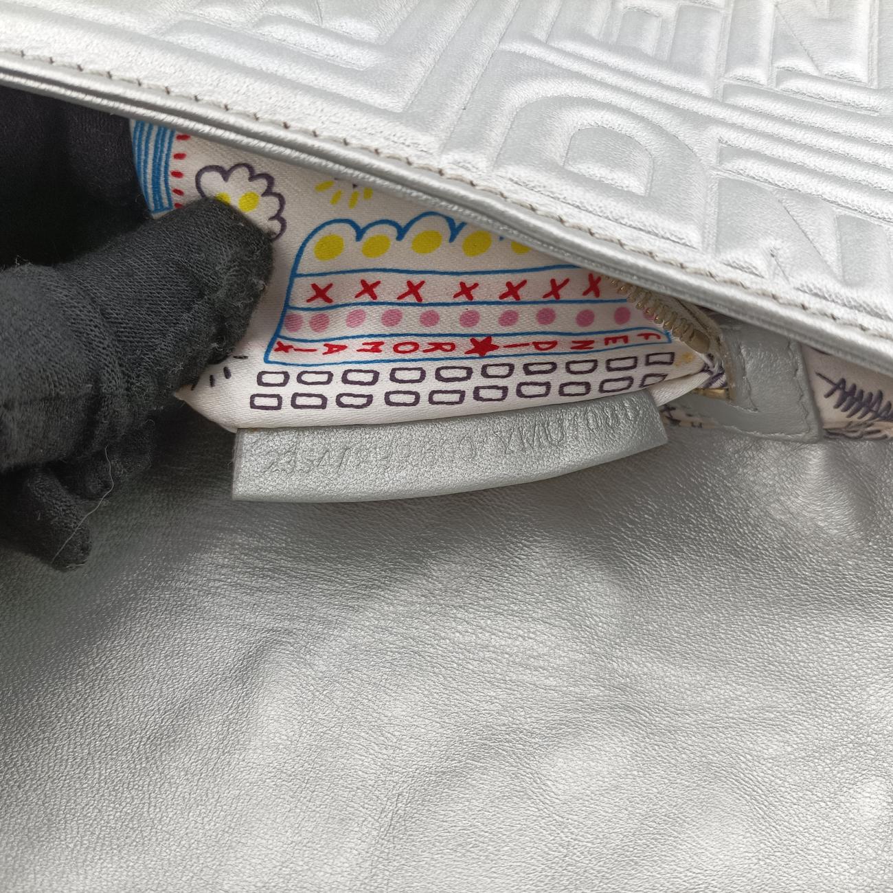 Pre-owned Fendi BAGUETTE Silver Leather 8BR600 shoulderbag | stylenewstar