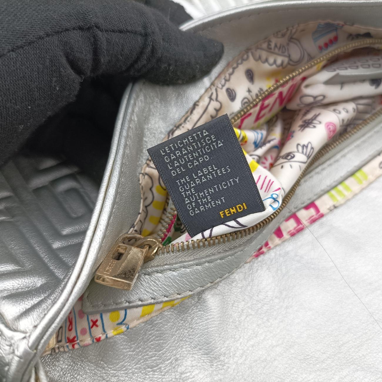 Pre-owned Fendi BAGUETTE Silver Leather 8BR600 shoulderbag | stylenewstar