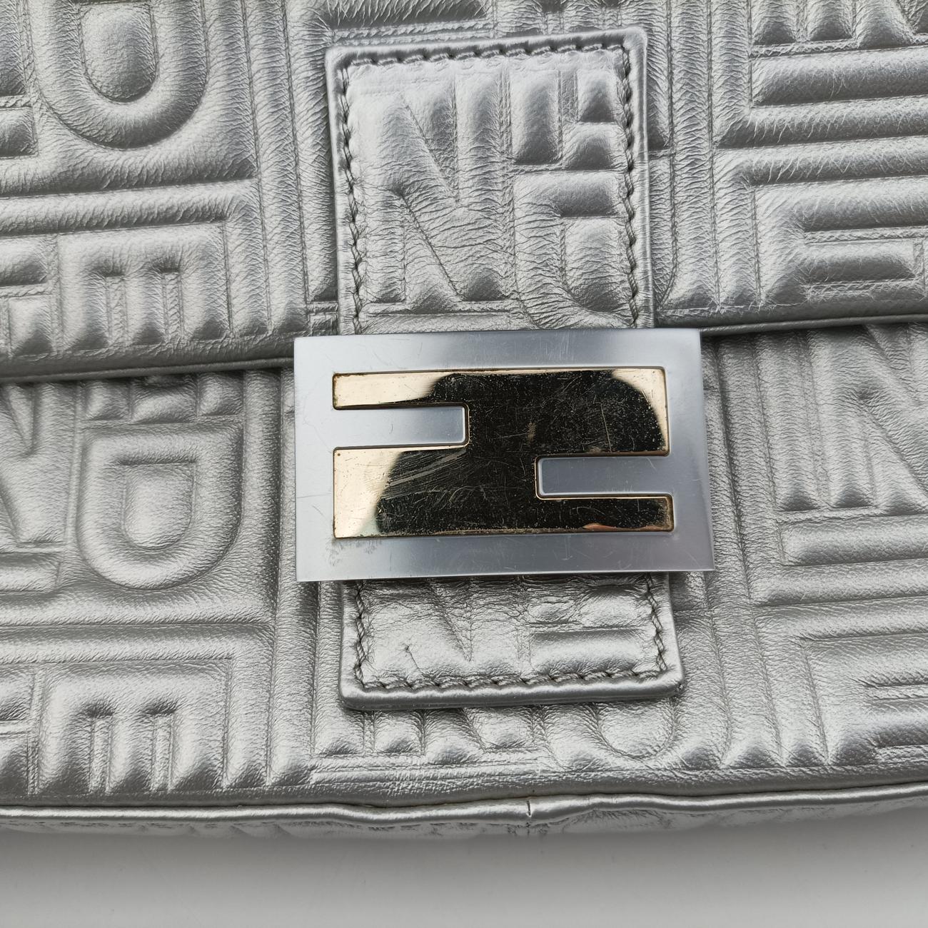 Pre-owned Fendi BAGUETTE Silver Leather 8BR600 shoulderbag | stylenewstar