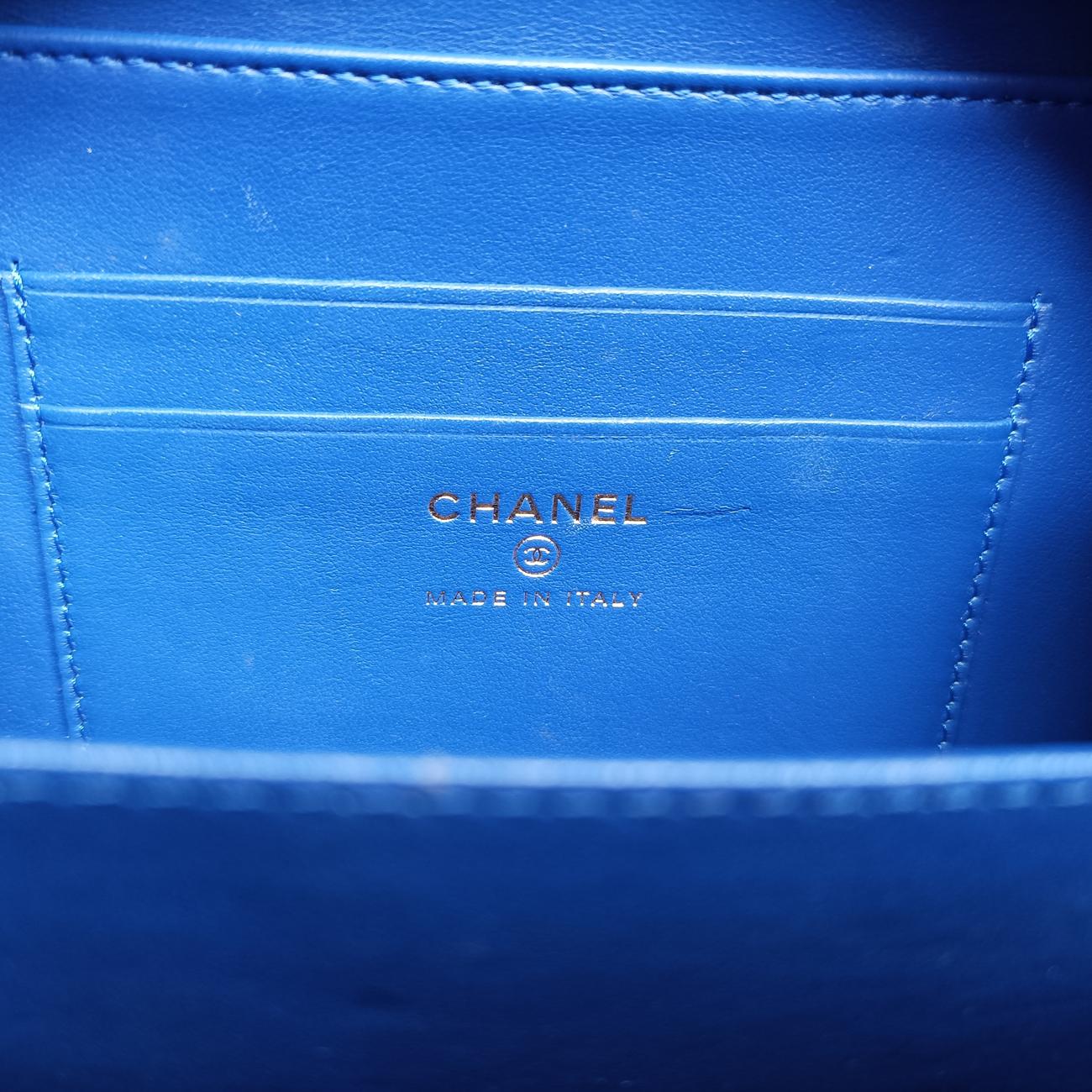 Pre-owned Chanel Filigree Vanity Case Blue x White x Red Caviar Skin A84452 shoulderbag | stylenewstar