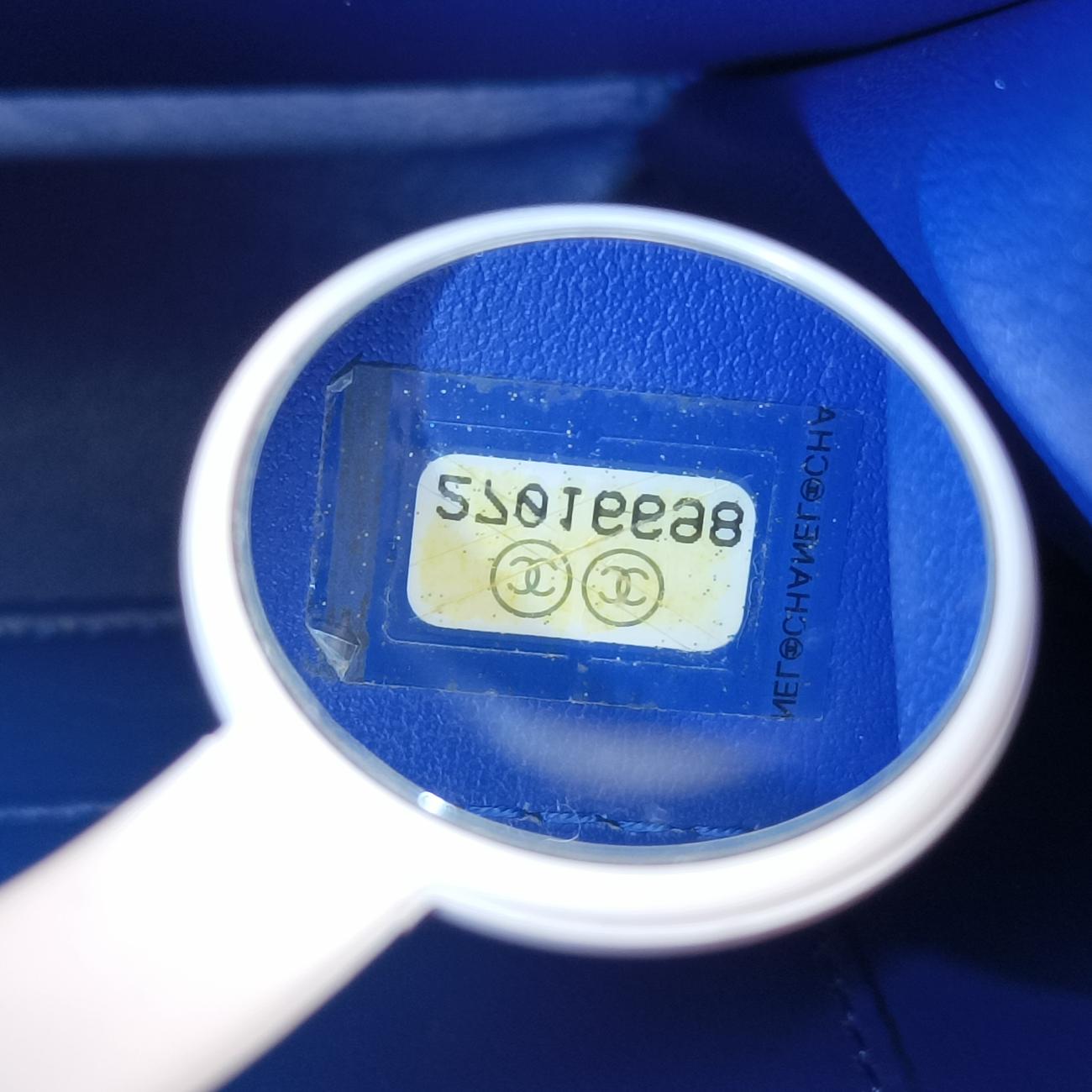 Pre-owned Chanel Filigree Vanity Case Blue x White x Red Caviar Skin A84452 shoulderbag | stylenewstar