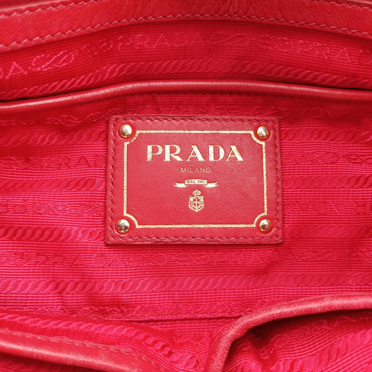 Pre-owned Prada Nappa Gaufre Red Nappa Leather  shoulderbag | stylenewstar