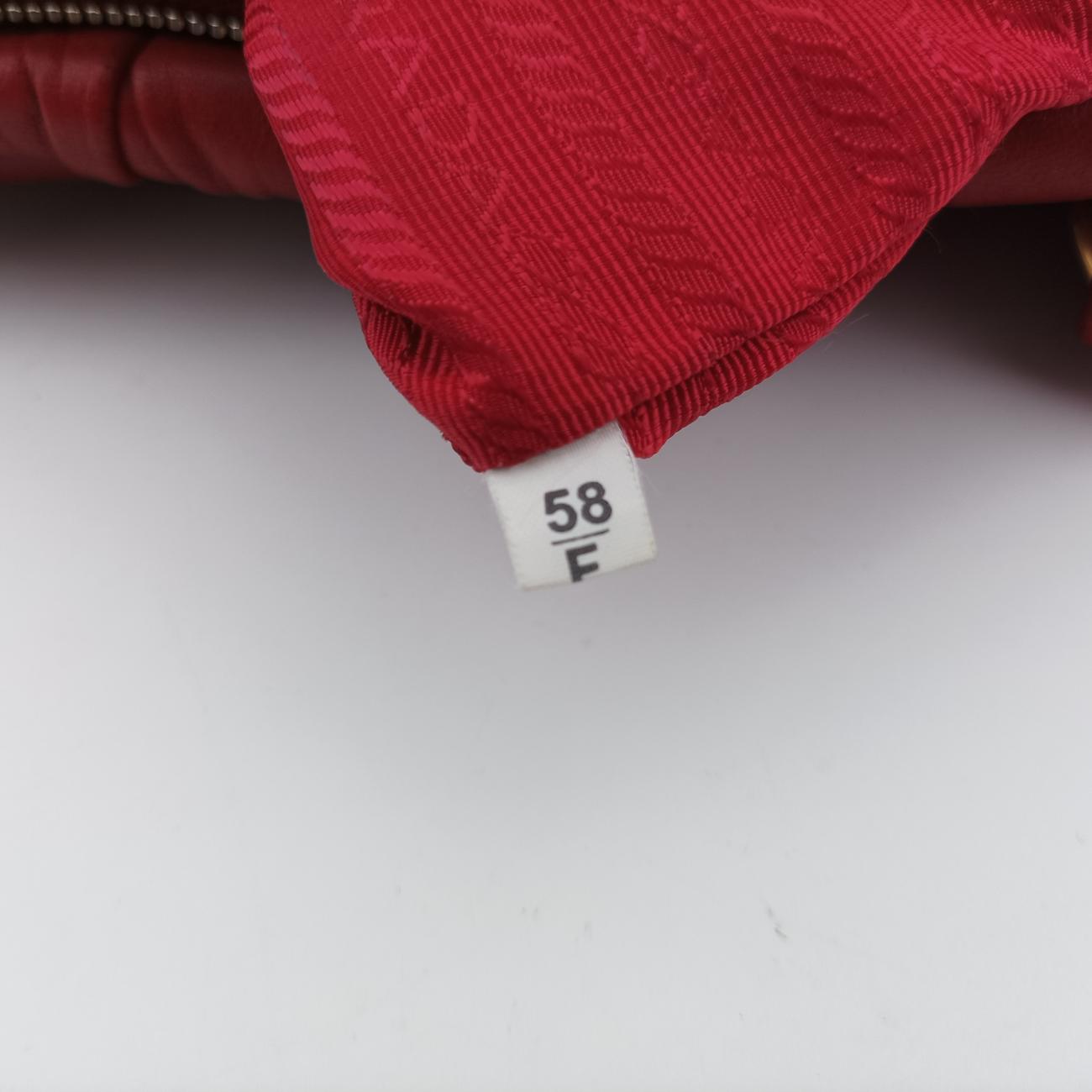 Pre-owned Prada Nappa Gaufre Red Nappa Leather  shoulderbag | stylenewstar