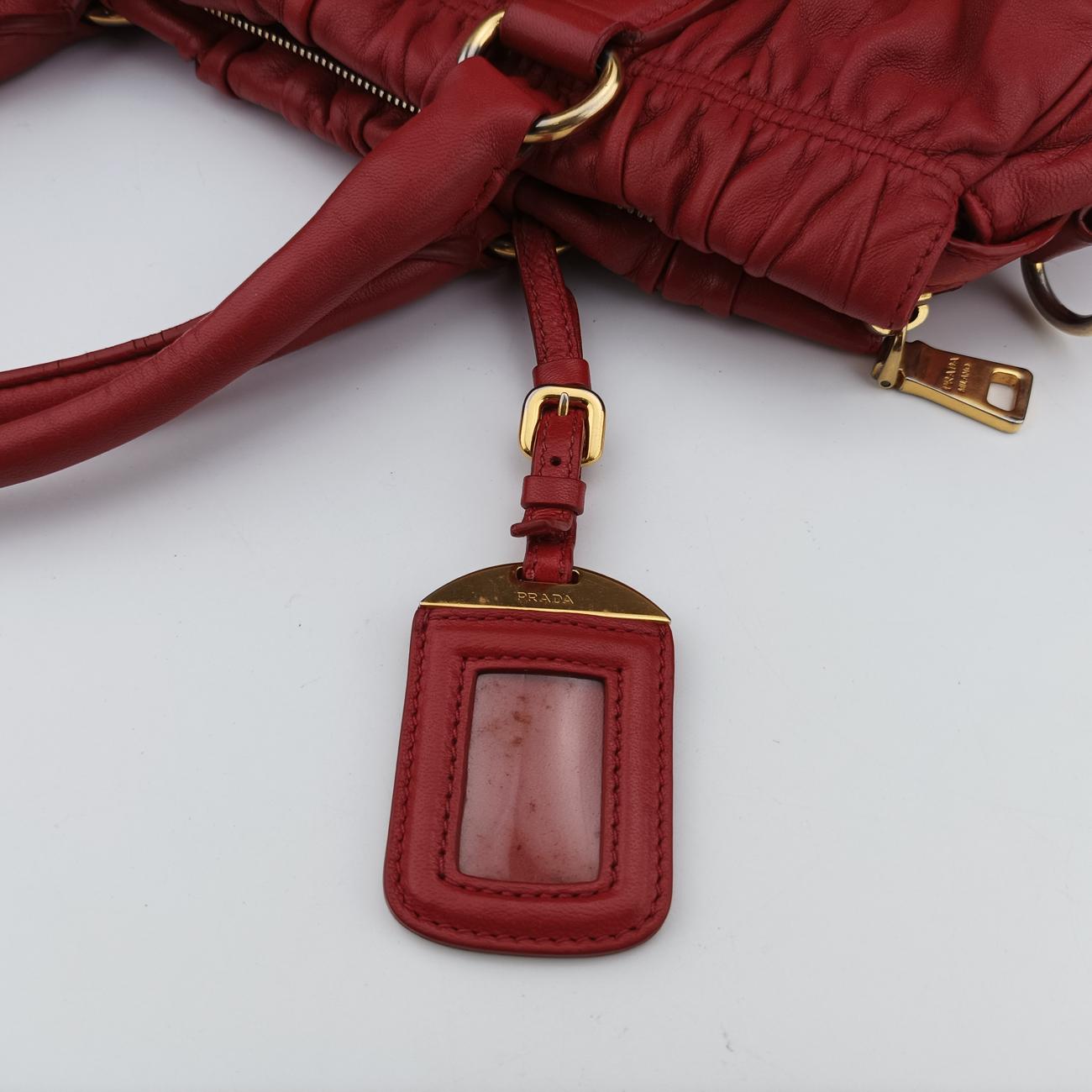 Pre-owned Prada Nappa Gaufre Red Nappa Leather  shoulderbag | stylenewstar