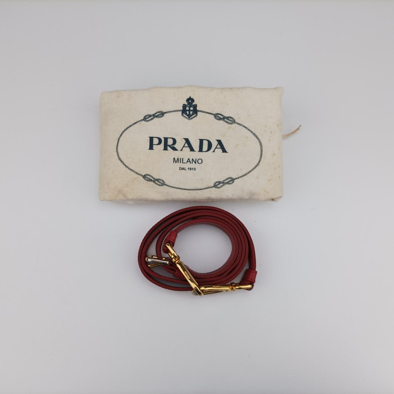 Pre-owned Prada Nappa Gaufre Red Nappa Leather  shoulderbag | stylenewstar