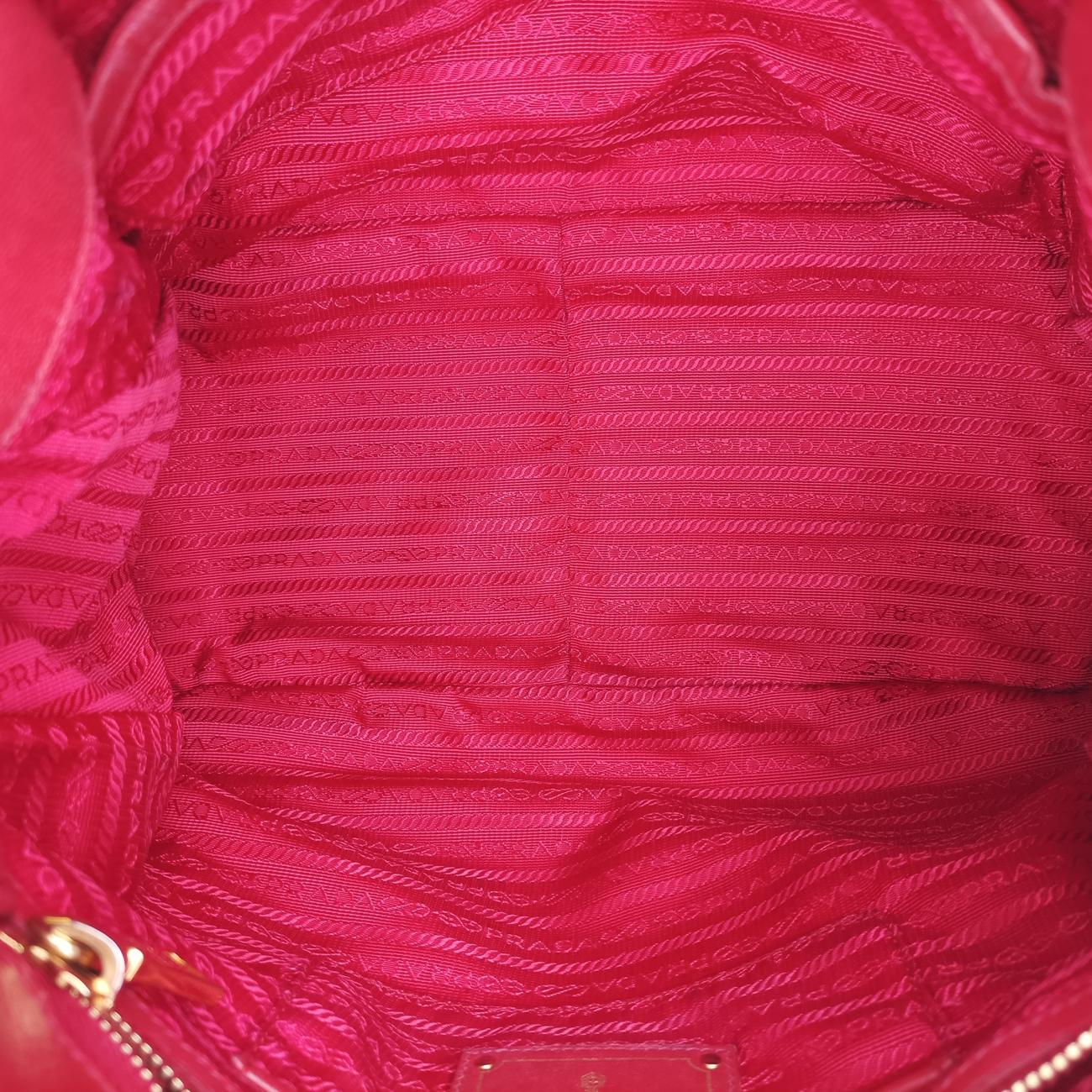 Pre-owned Prada Nappa Gaufre Red Nappa Leather  shoulderbag | stylenewstar