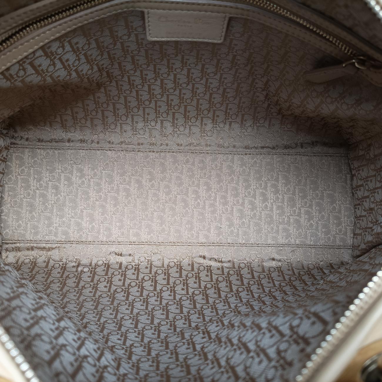 Secondhand Christian Dior Lady Dior Beige lambskin  shoulderbag | stylenewstar