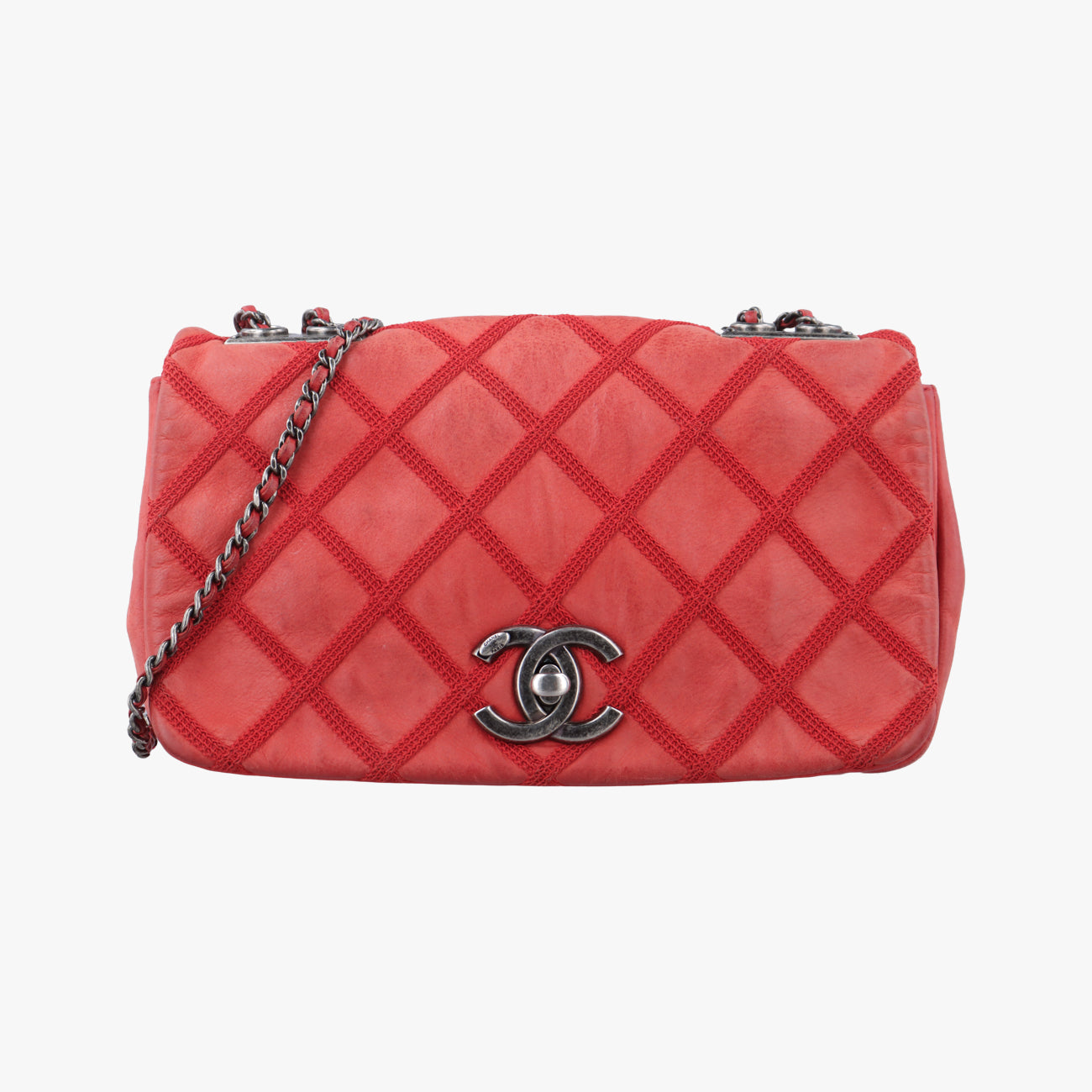 Pre-owned Chanel Matelasse Red Iridescent Calfskin A67732 shoulderbag | stylenewstar