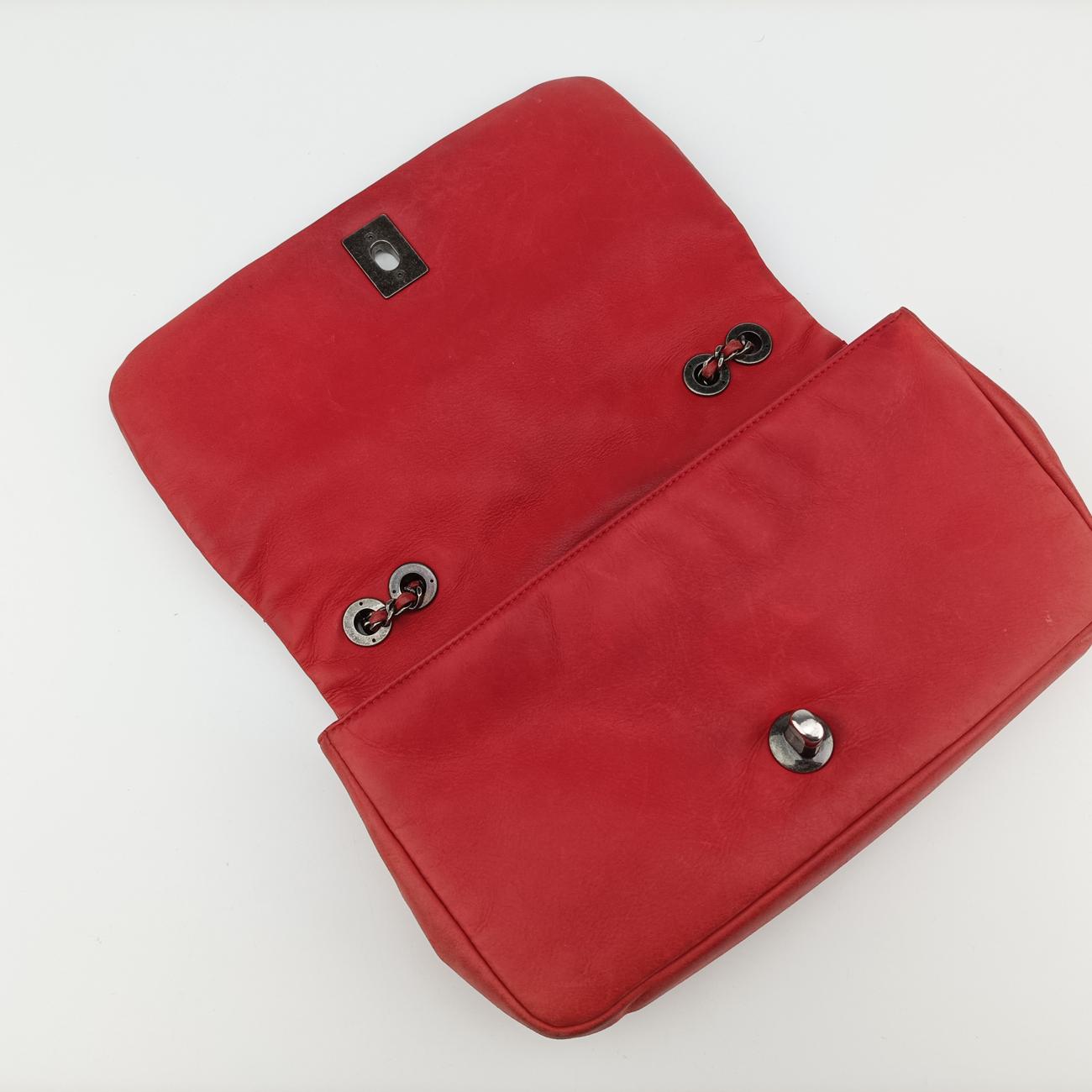 Pre-owned Chanel Matelasse Red Iridescent Calfskin A67732 shoulderbag | stylenewstar