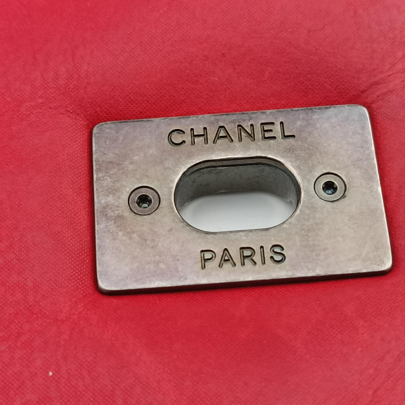 Pre-owned Chanel Matelasse Red Iridescent Calfskin A67732 shoulderbag | stylenewstar