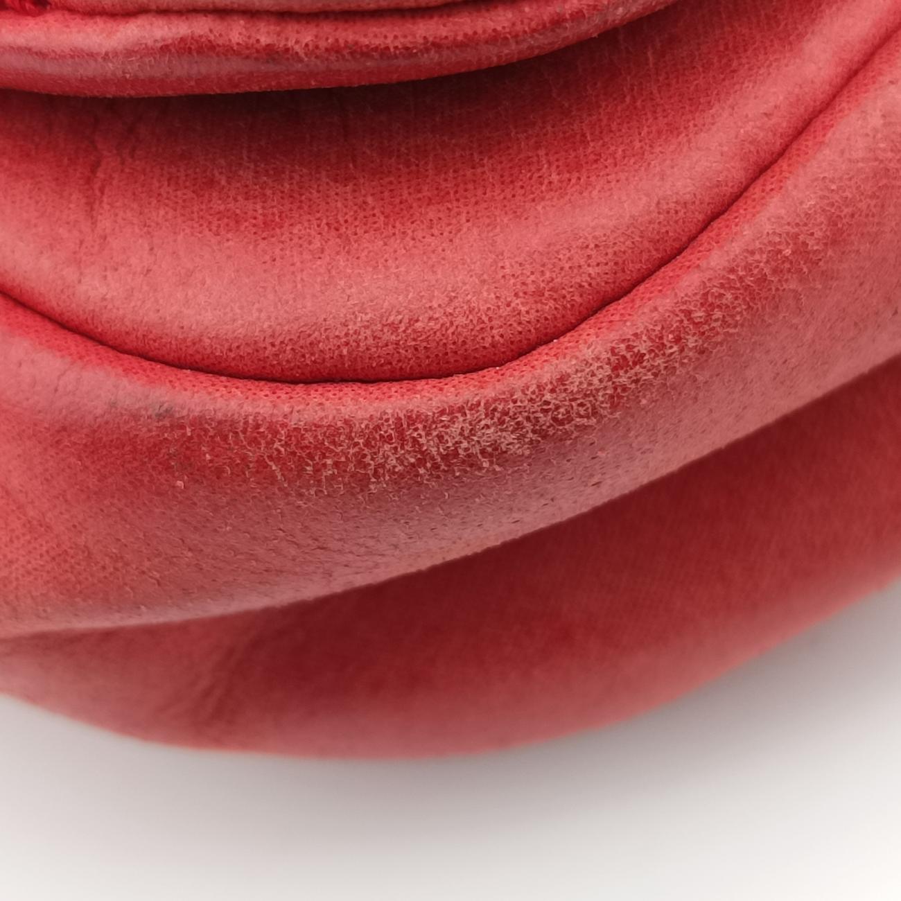 Pre-owned Chanel Matelasse Red Iridescent Calfskin A67732 shoulderbag | stylenewstar