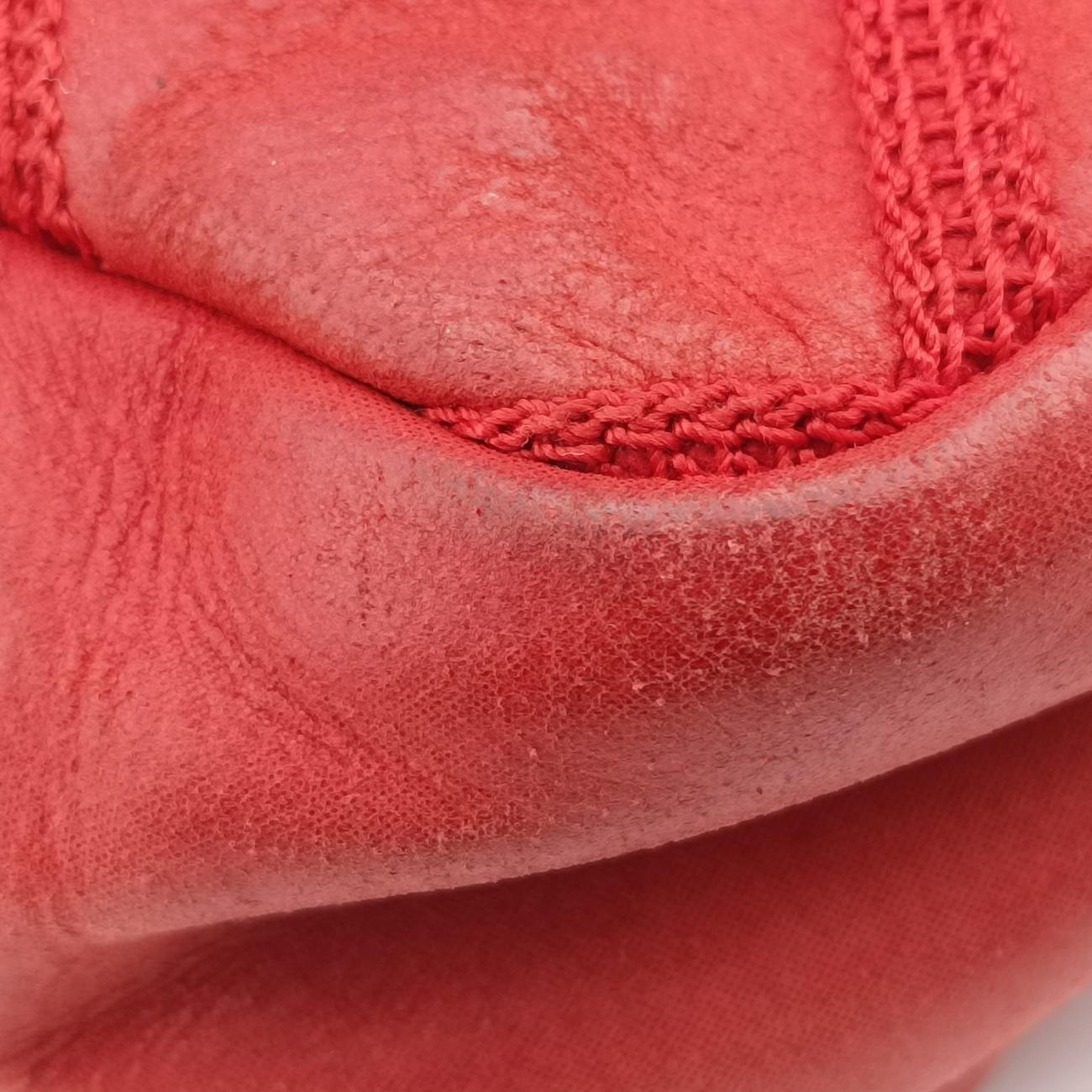 Pre-owned Chanel Matelasse Red Iridescent Calfskin A67732 shoulderbag | stylenewstar