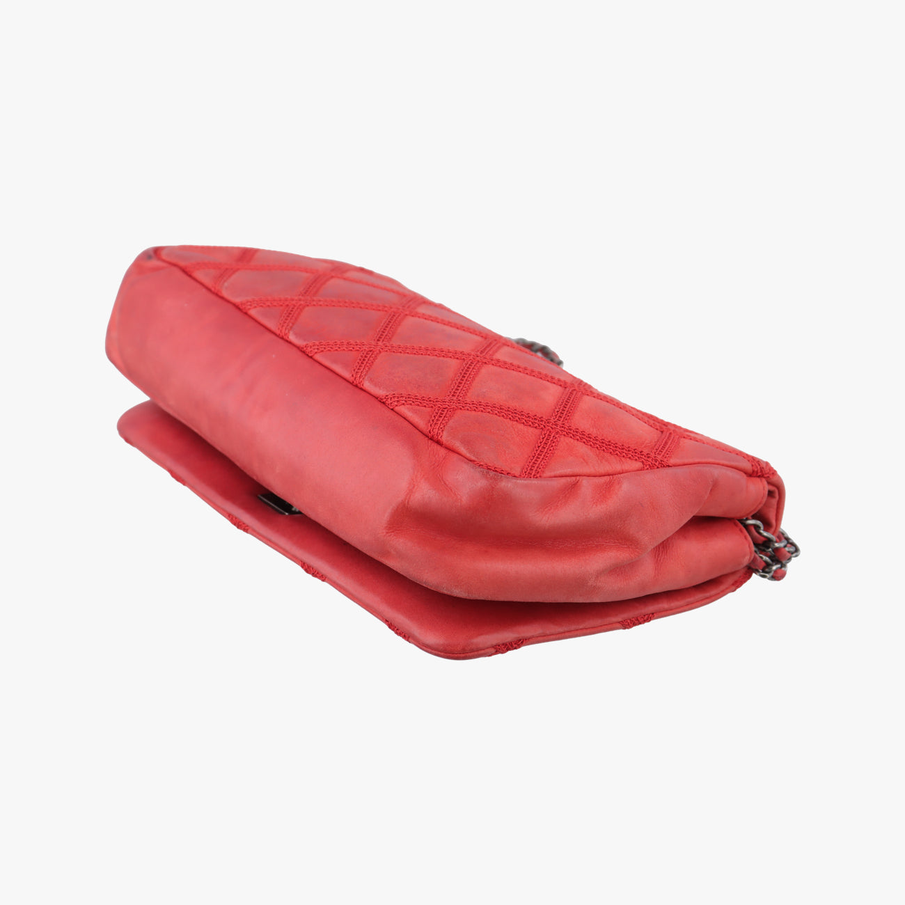 Pre-owned Chanel Matelasse Red Iridescent Calfskin A67732 shoulderbag | stylenewstar