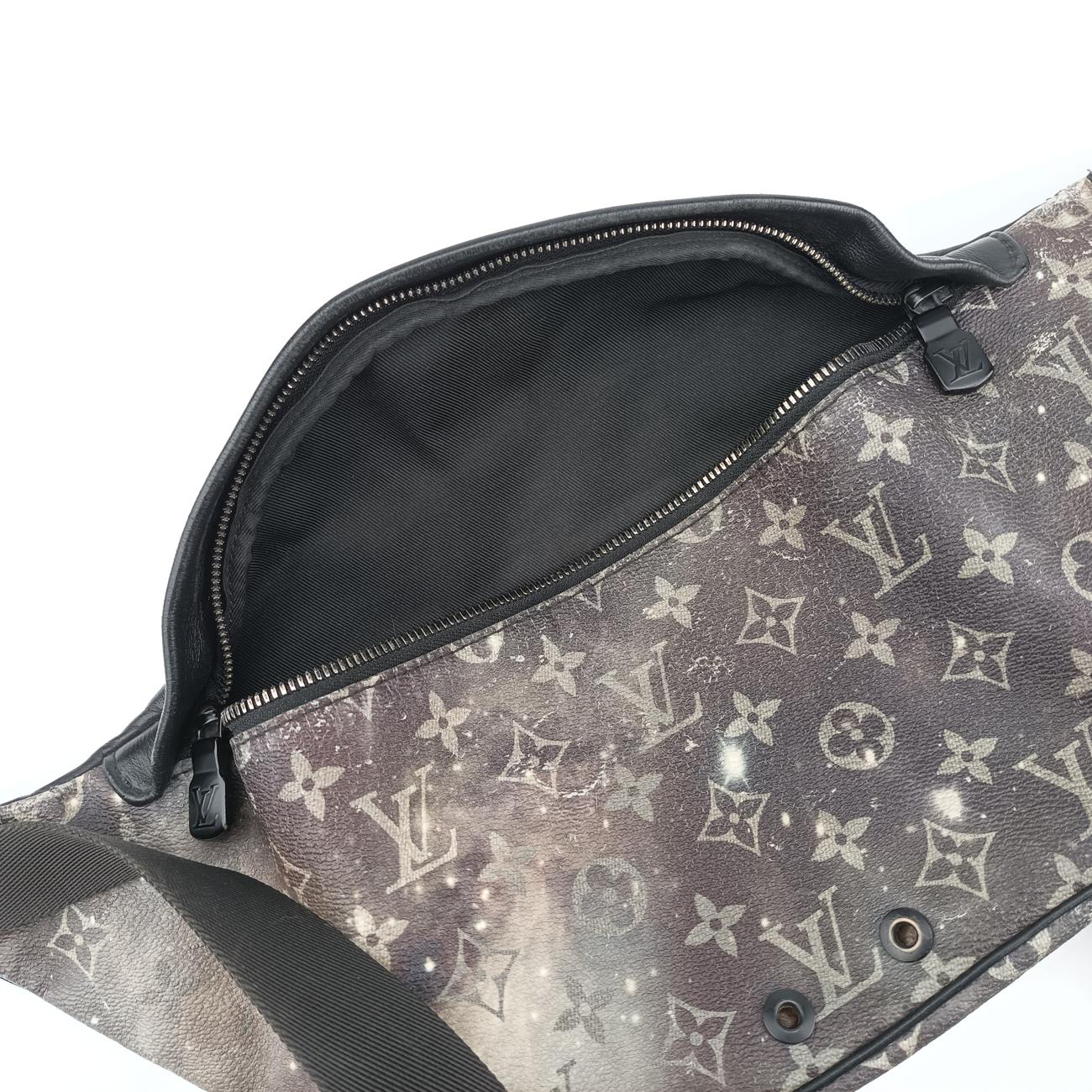 Pre-owned Louis Vuitton Discovery Black x multicolor Monogram Galaxy M44444 bum bag/waist bag | stylenewstar