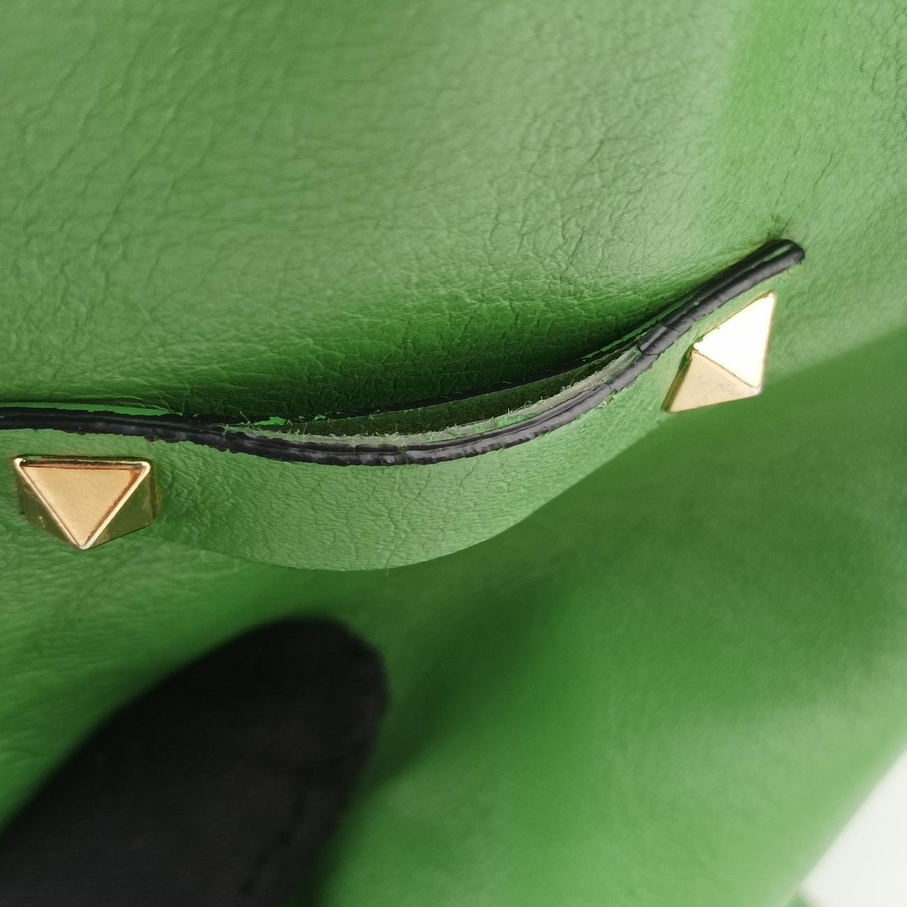 Pre-owned Valentino Rockstud Green Leather  shoulderbag | stylenewstar