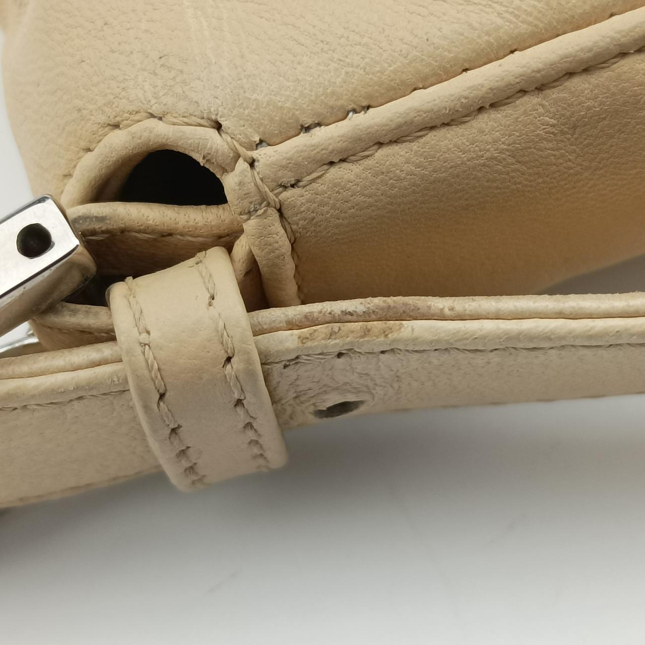 Pre-owned Fendi Baguette Beige Leather 26424 shoulderbag | stylenewstar