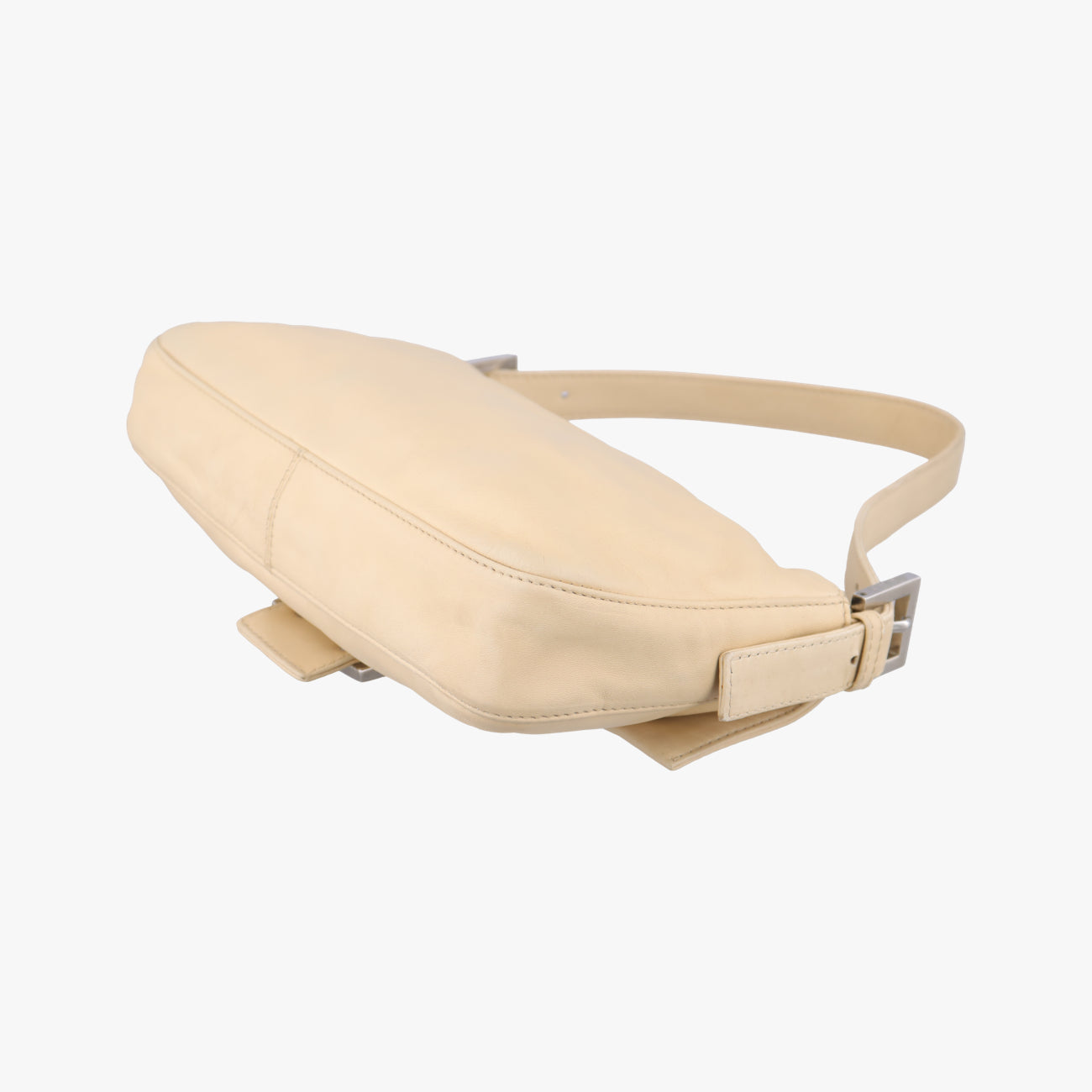 Pre-owned Fendi Baguette Beige Leather 26424 shoulderbag | stylenewstar