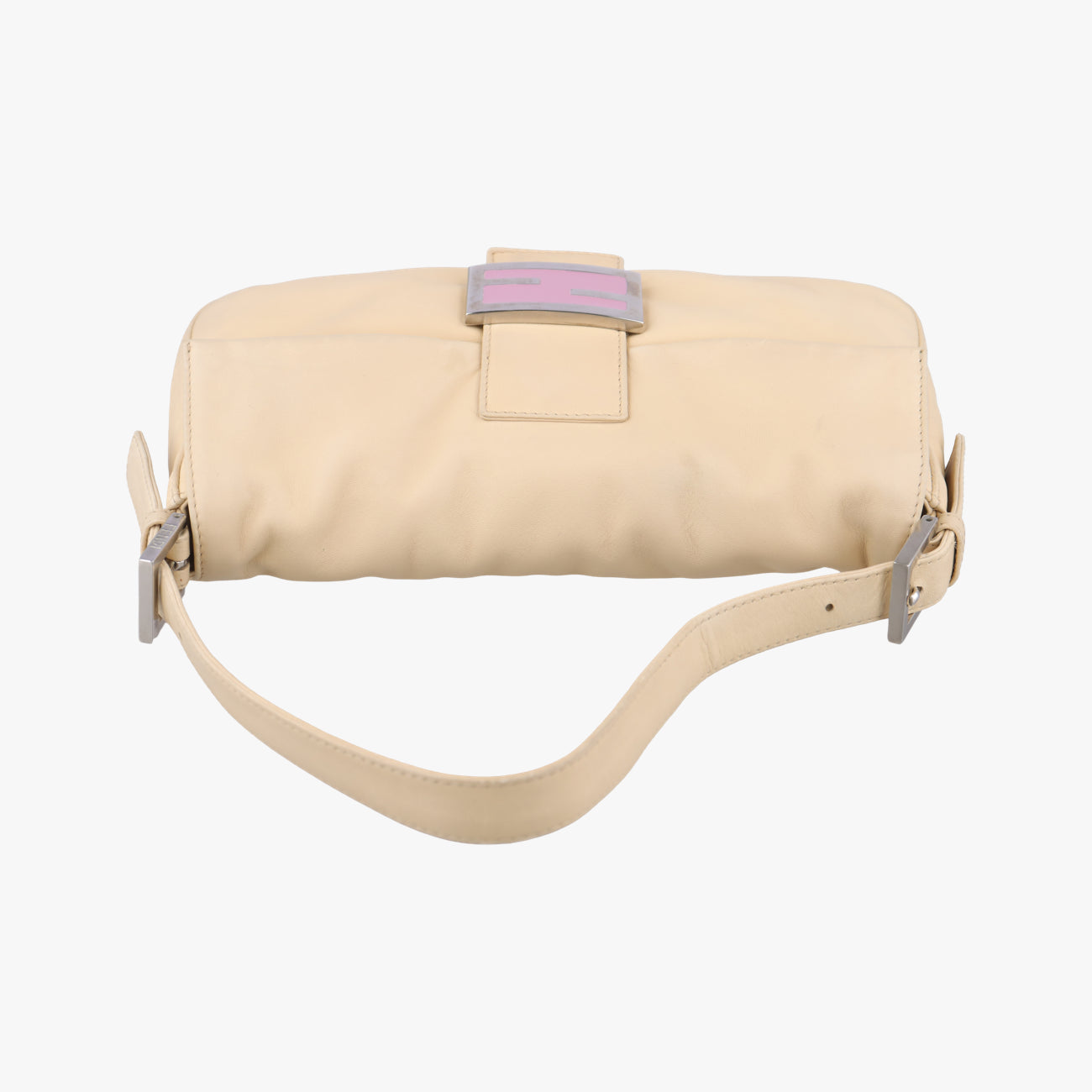 Pre-owned Fendi Baguette Beige Leather 26424 shoulderbag | stylenewstar