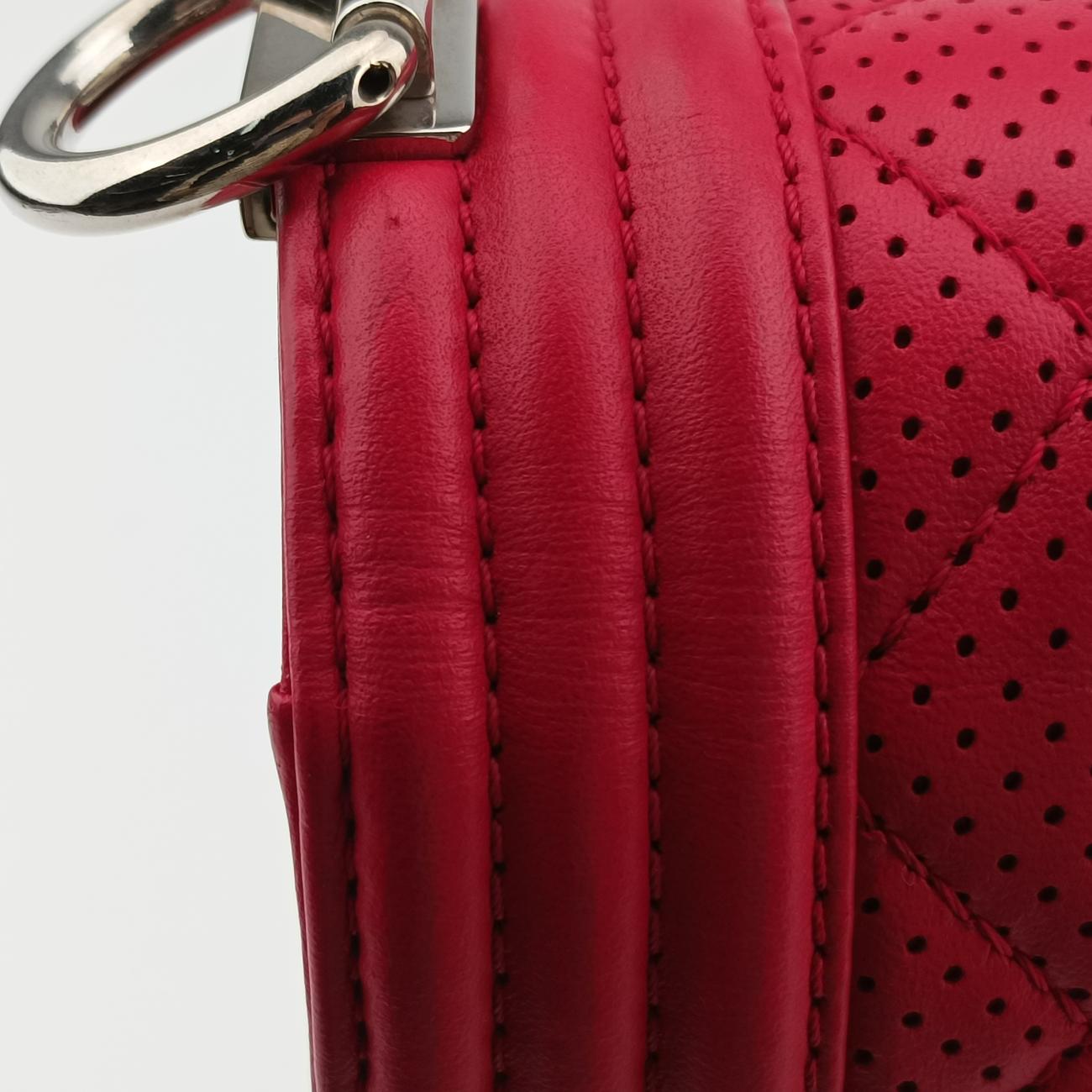 Pre-owned Chanel Boy Chanel Matelasse Coco Mark Red lambskin A90164 shoulderbag | stylenewstar