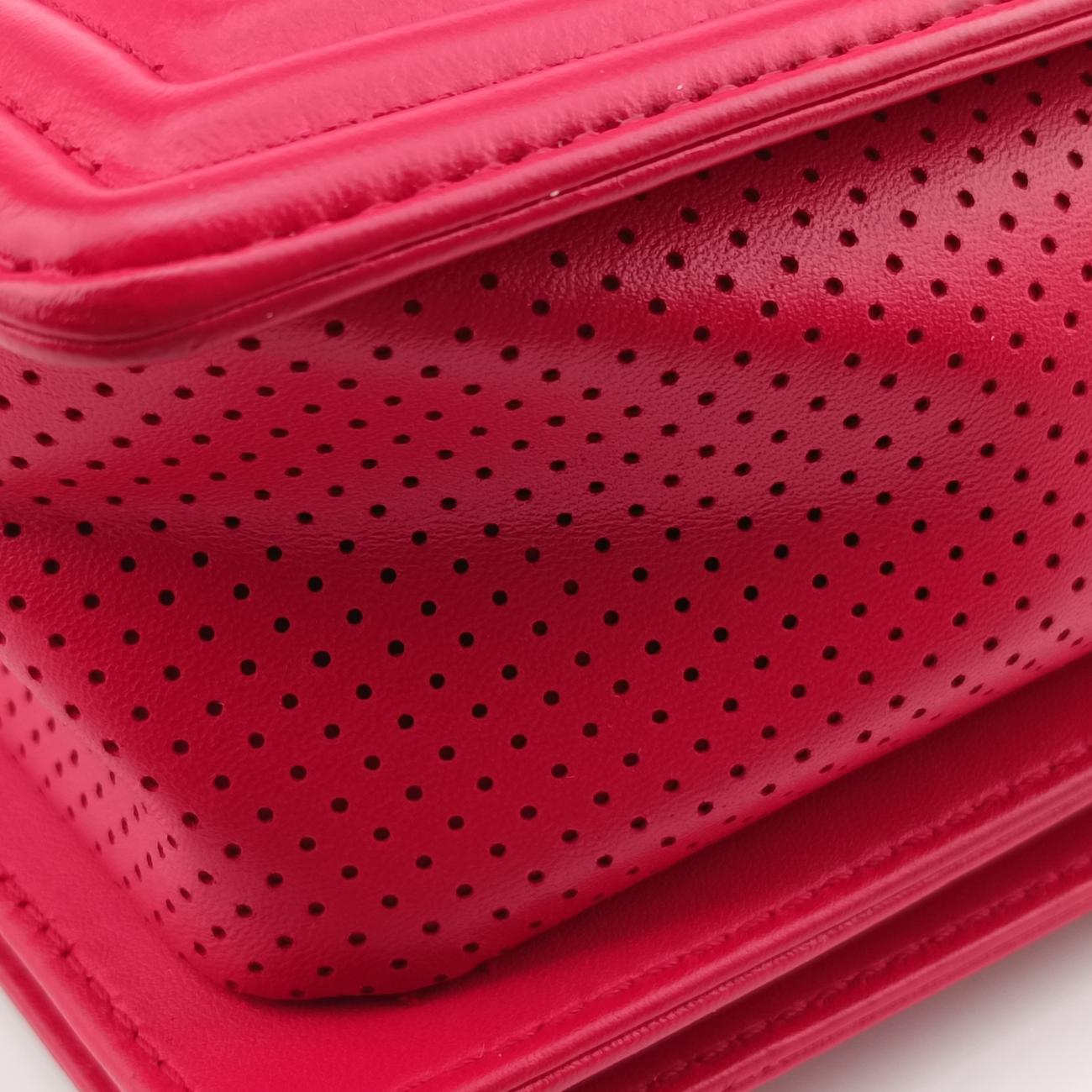 Pre-owned Chanel Boy Chanel Matelasse Coco Mark Red lambskin A90164 shoulderbag | stylenewstar