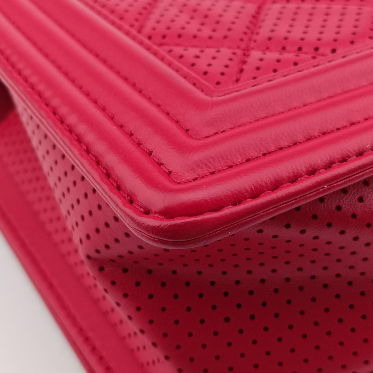 Pre-owned Chanel Boy Chanel Matelasse Coco Mark Red lambskin A90164 shoulderbag | stylenewstar