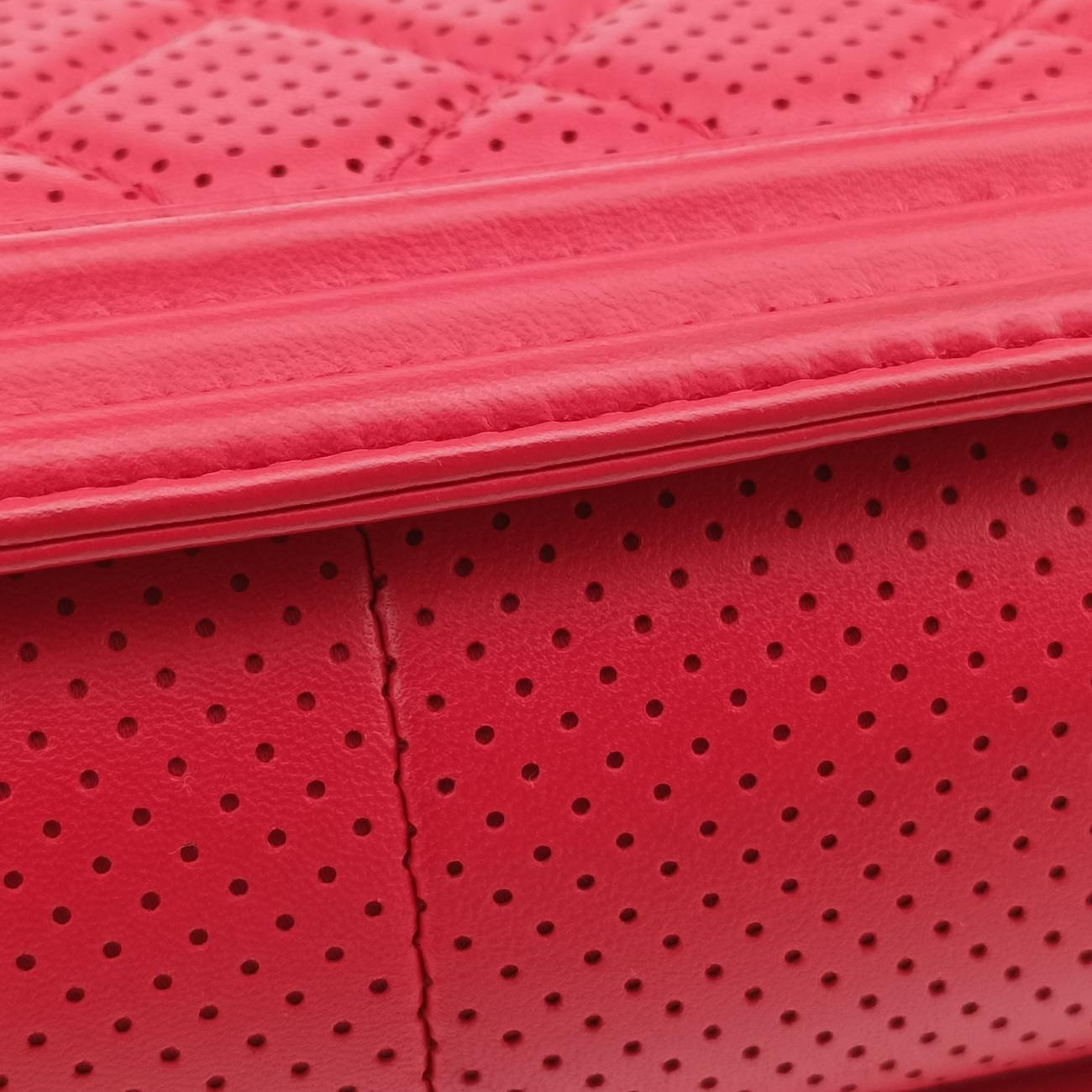 Pre-owned Chanel Boy Chanel Matelasse Coco Mark Red lambskin A90164 shoulderbag | stylenewstar