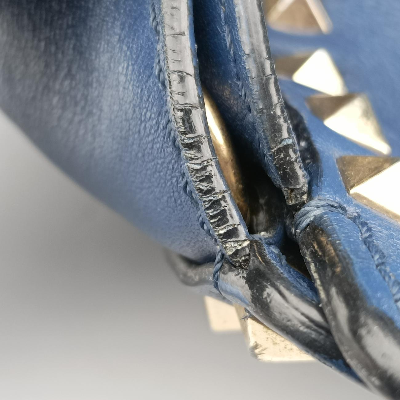 Pre-owned Valentino ROCKSTUD Blue Leather  shoulderbag | stylenewstar